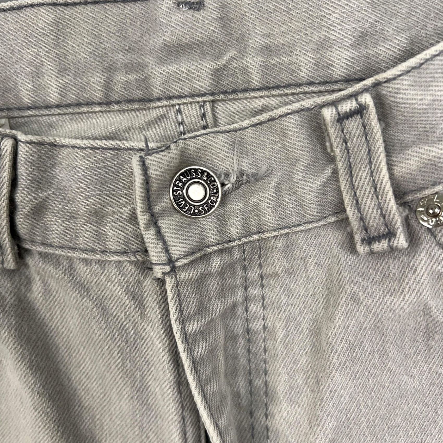Levi's VINTAGE Levi's Jeans Womens 6 White Tab High Rise Tapered Mom Fit Crop US 90s Distressed Cropped Jeans Womens 6 (Gray) Black Friday not needed Size 28" / US 6 / IT 42 - 6 Thumbnail
