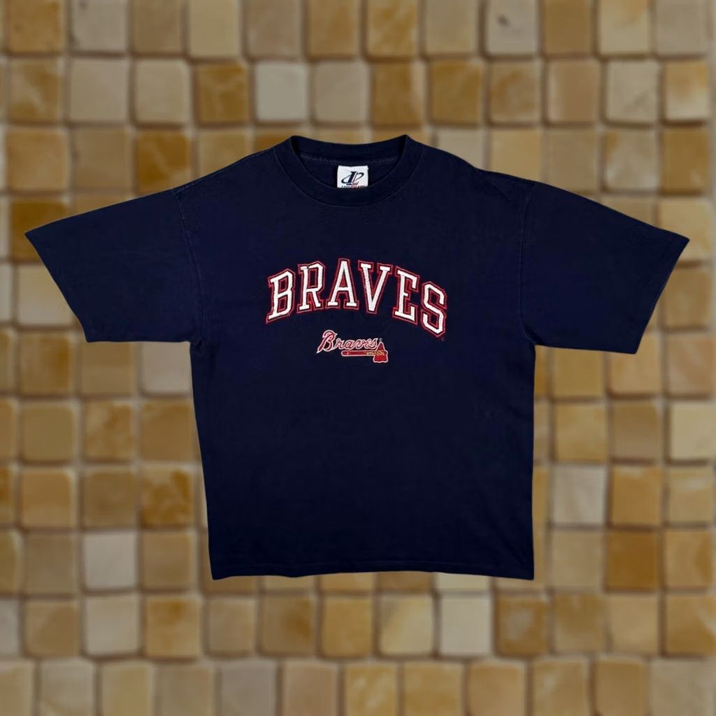 MLB VINTAGE MLB Atlanta Braves Logo Athletic Embroidered Baseball Single Stitch T-Shirt Large Mens Blue Size US L / EU 52-54 / 3 - 1 Thumbnail
