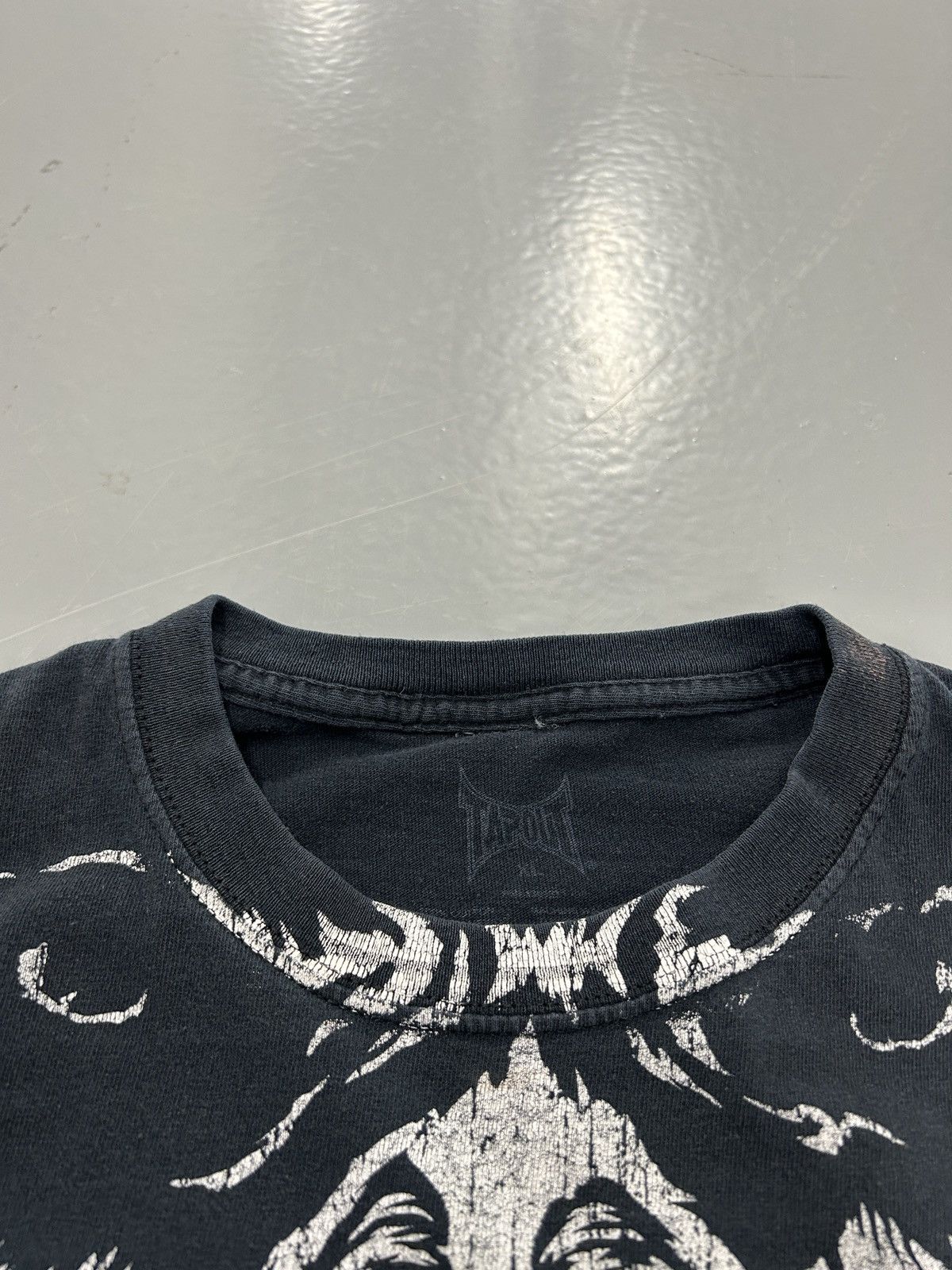 Affliction × Tapout × Vintage CRAZY VINTAGE Y2K RARE TAPOUT SKULL FADED BLACK T-SHIRT Size US L / EU 52-54 / 3 - 4 Thumbnail
