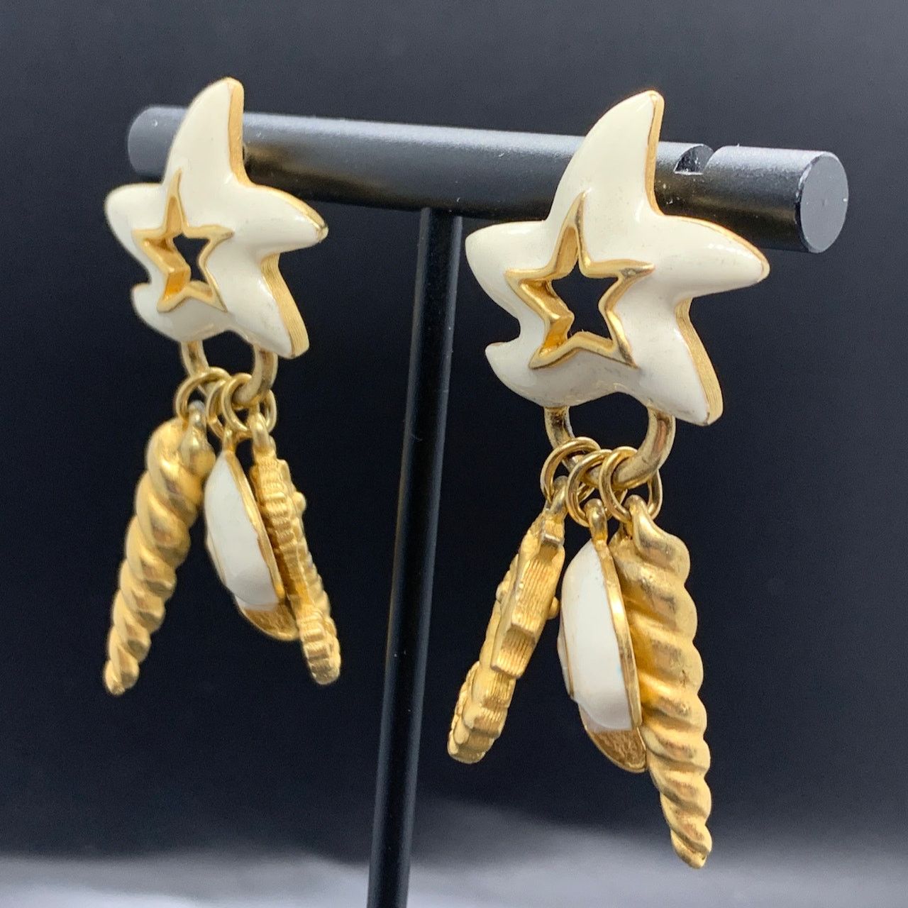 Other Signed Daria Shell Star White Enamel Gold Tone Earrings 2" Size ONE SIZE - 7 Thumbnail