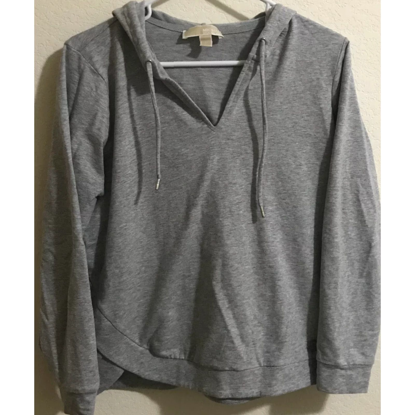 Michael Kors Michael Kors Gray Sweatshirt Hoodie Pullover M V-Neck Womens Size M / US 6-8 / IT 42-44 - 2 Thumbnail