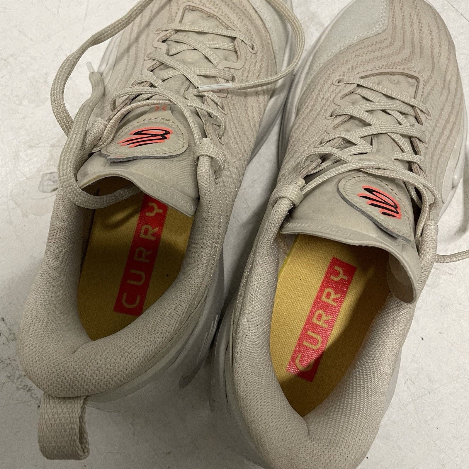 Under Armour Under Armour Curry Flow 12 Saturn Basketball Shoes Sandstorm Size US 9 / EU 42 - 7 Thumbnail