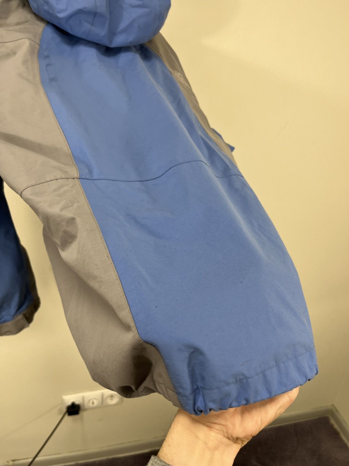 The North Face Vintage The North Face Gore-Tex Nylon Hooded Outdoor Jacket Size US L / EU 52-54 / 3 - 19 Thumbnail