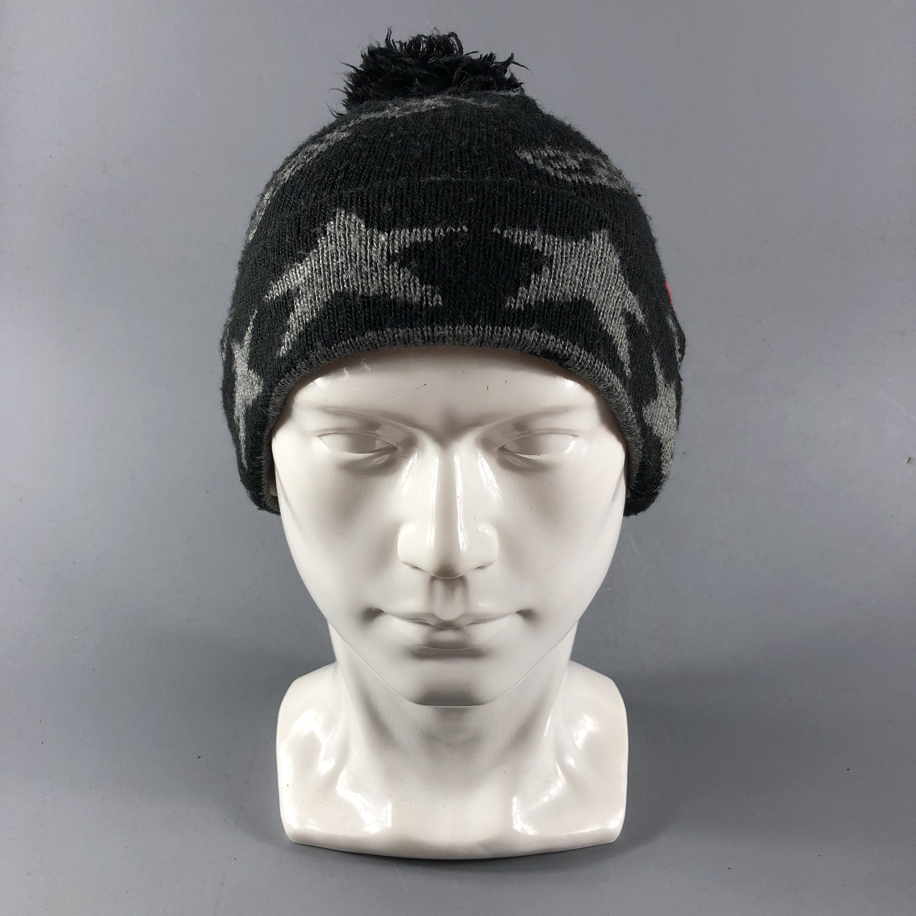 Earth Bobble Beanie Snowcap Snow Hat B554