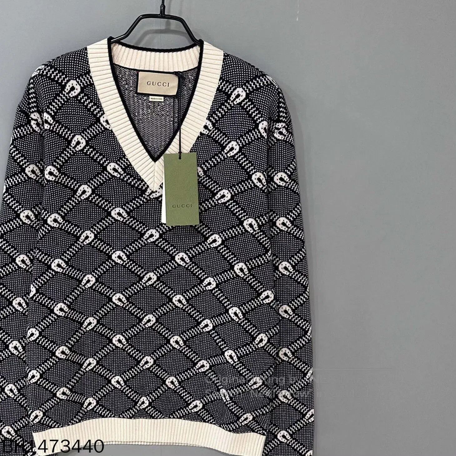 Gucci gucci v-neck diamond print sweater. Size US M / EU 48-50 / 2 - 3 Thumbnail