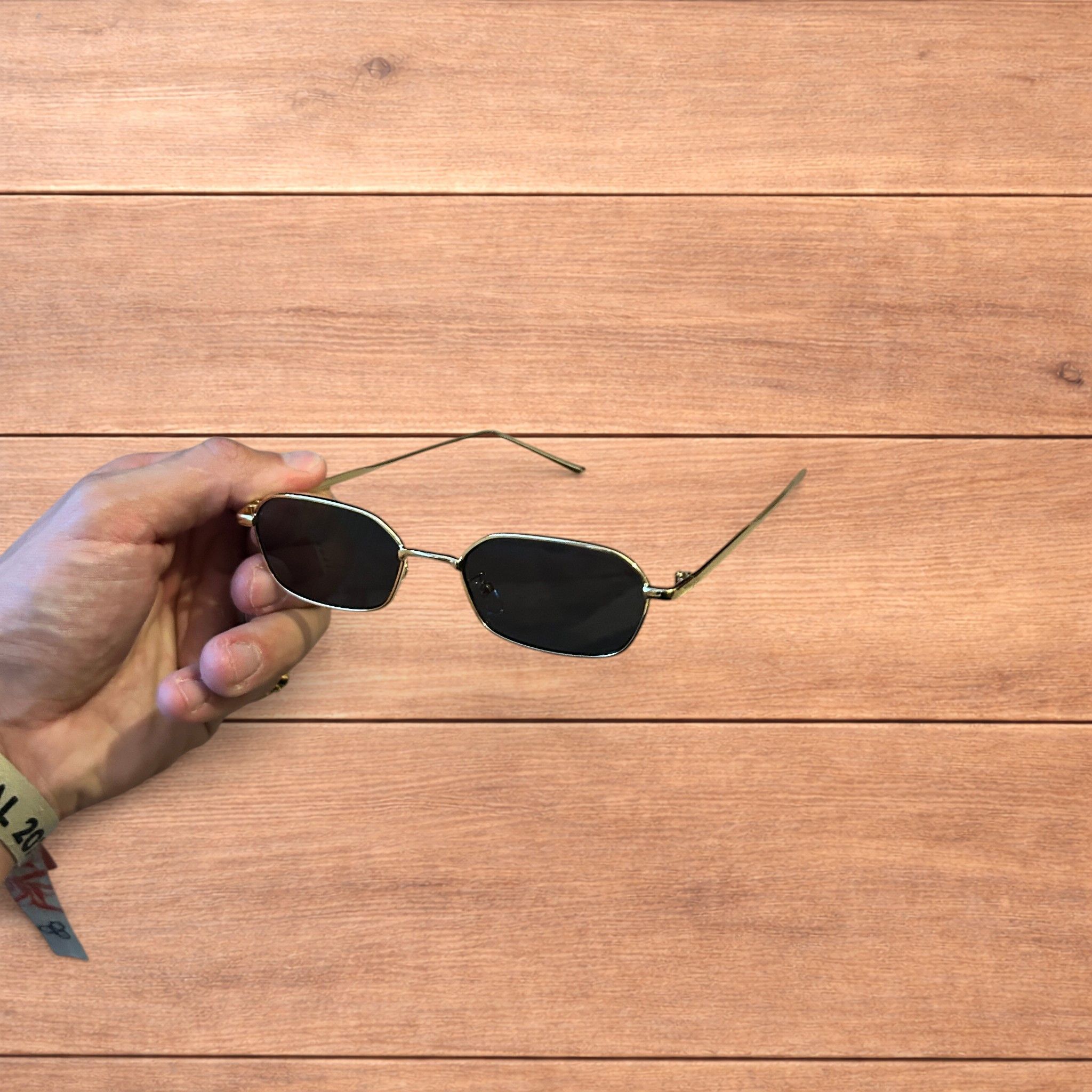 Japanese Brand Metal frame polarised sunglasses in gold with black lens. Size ONE SIZE - 5 Thumbnail