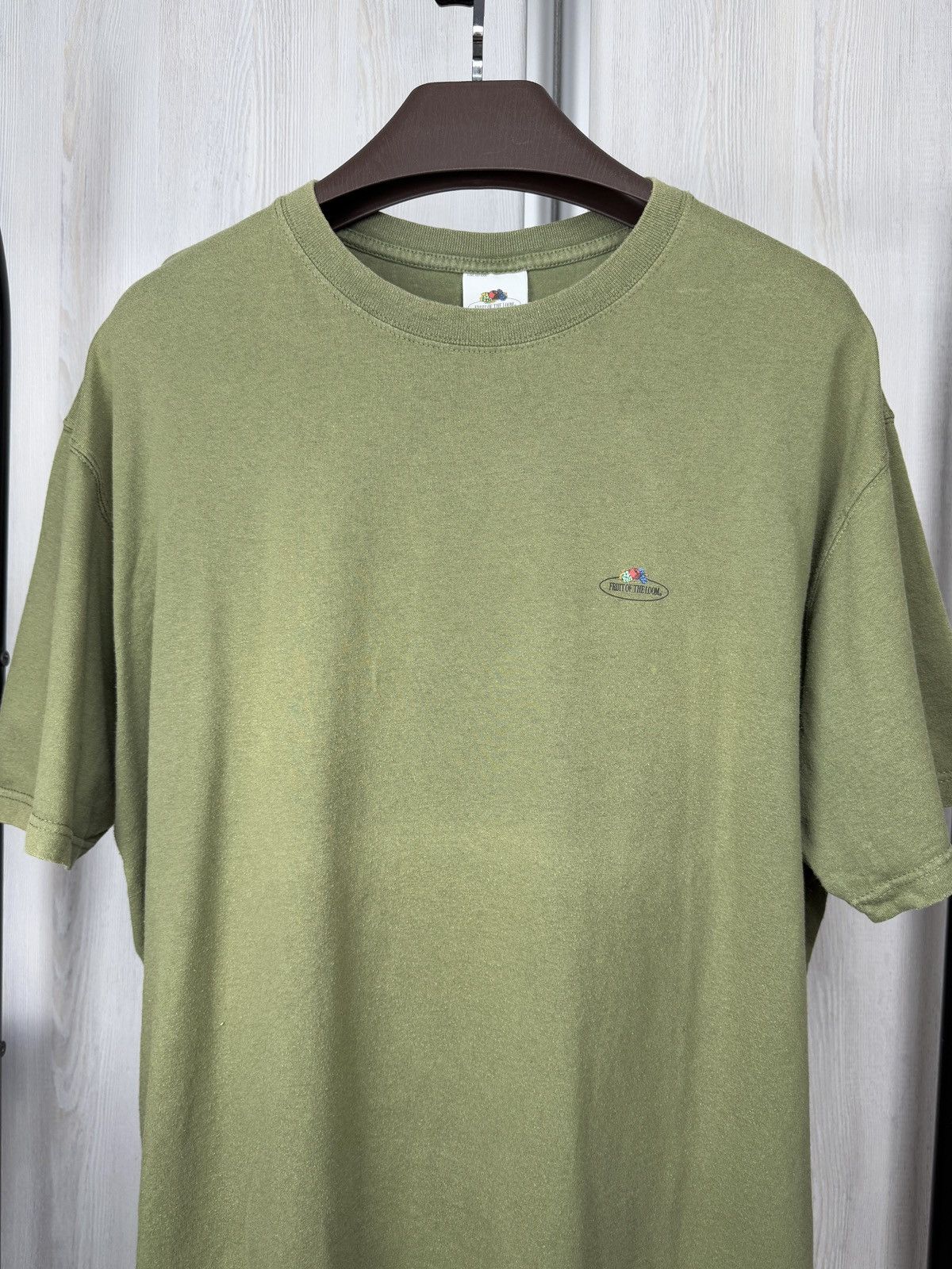 Fruit Of The Loom Fruit of the Loom vintage 90s basic blank small logo tee Size US L / EU 52-54 / 3 - 2 Thumbnail