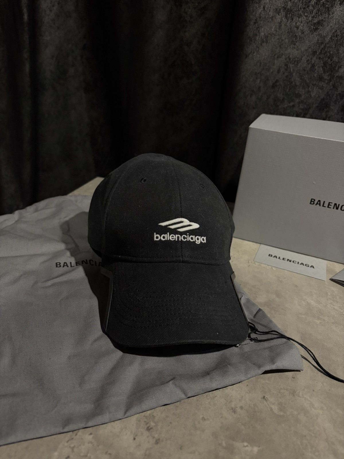 Balenciaga balenciaga 3b logo hat Size ONE SIZE - 2 Thumbnail