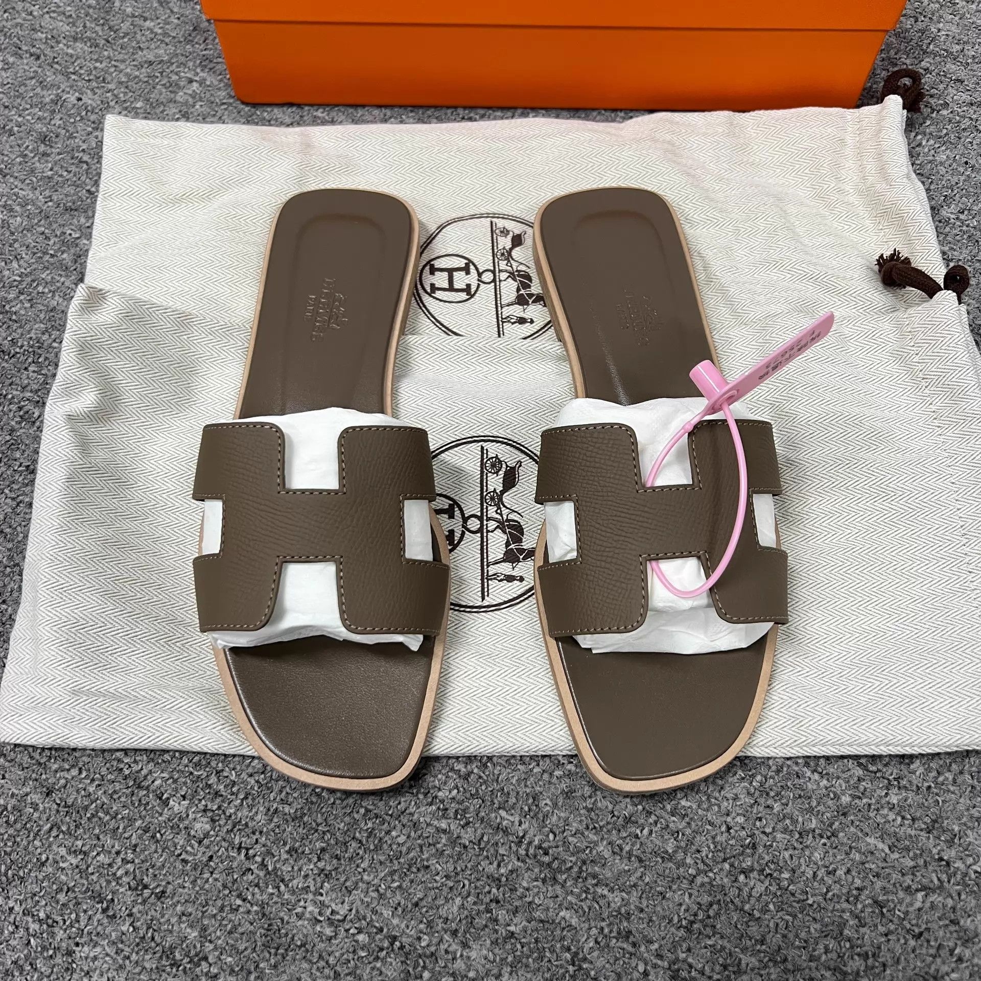 Hermes Hermes H Elephant Grey Slippers New w/ Box Dust Bag Size US 7 / IT 37 - 2 Thumbnail