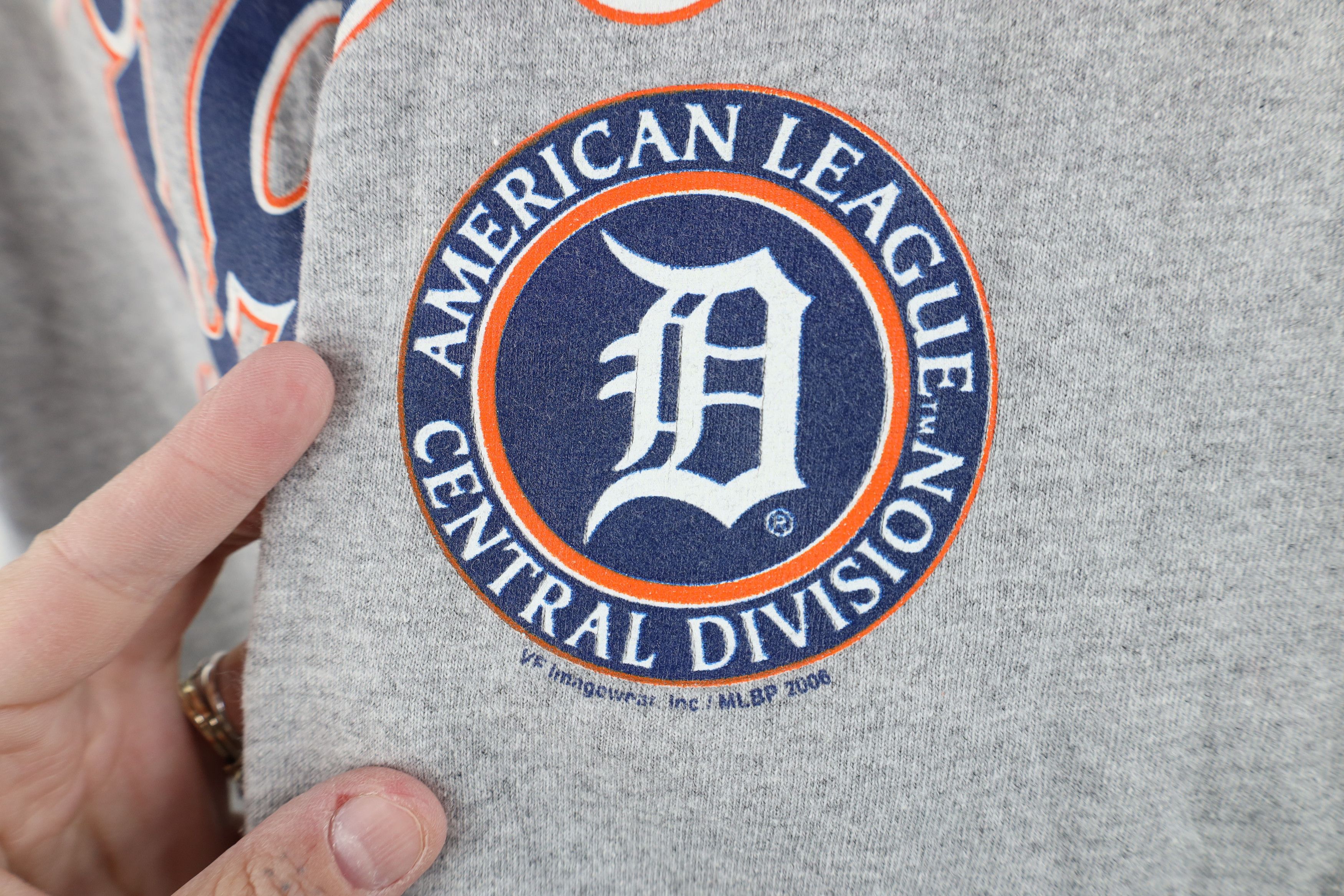 Vintage Vintage Y2K 2006 Script Detroit Tigers Baseball T-Shirt Size US L / EU 52-54 / 3 - 5 Thumbnail