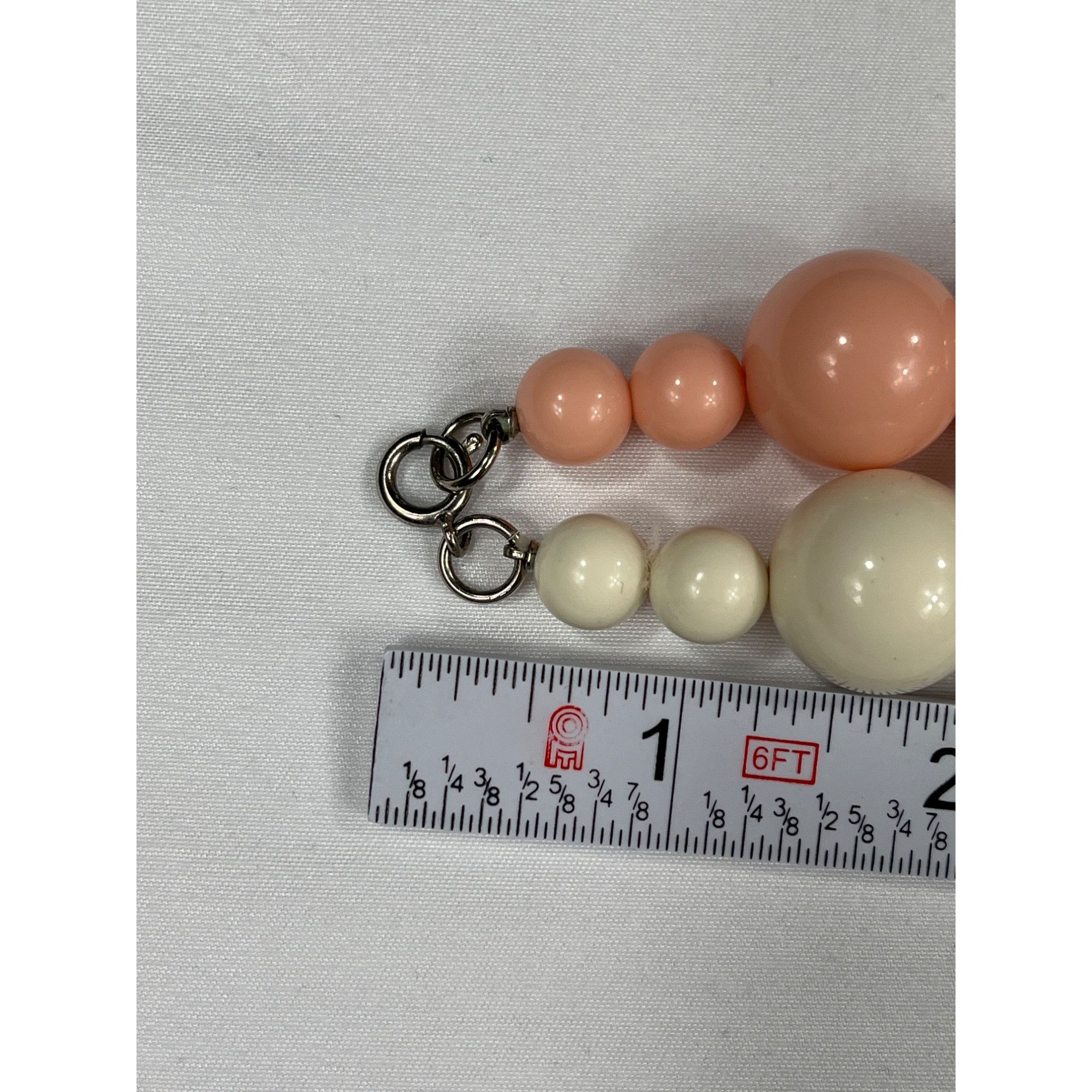 Vintage Vintage SKU 7856 chunky Pink and Ivory Beaded short Necklace Size ONE SIZE - 4 Thumbnail