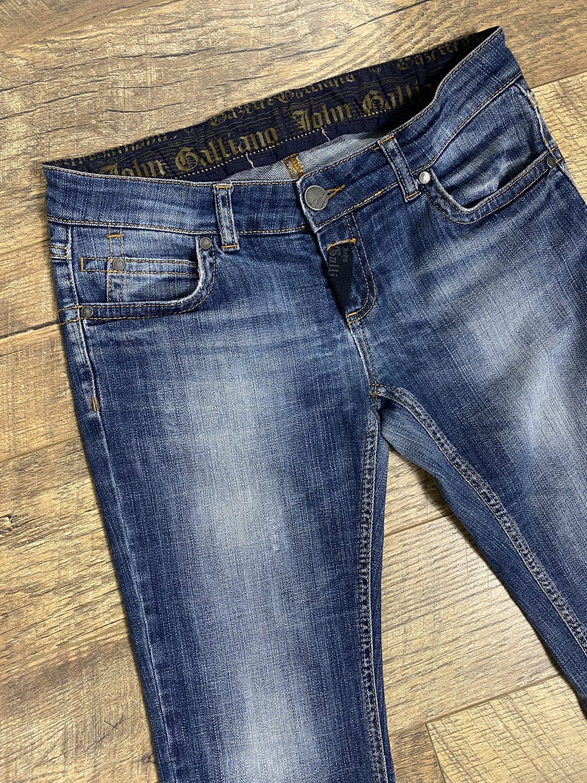 John Galliano John Galliano Denim Pants Gothic Logo Size US 30 / EU 46 - 3 Thumbnail