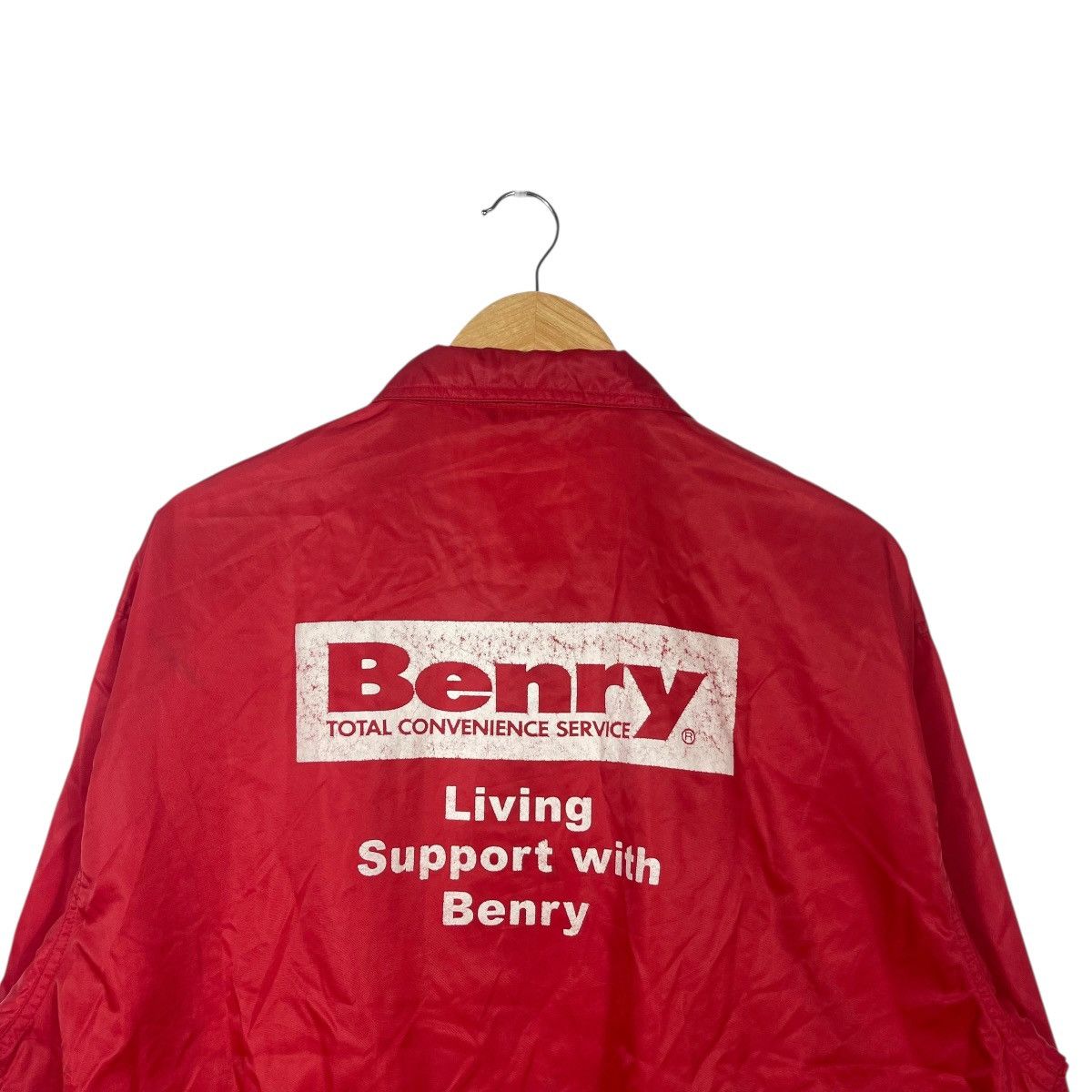Vintage Vintage Benry Red Nylon Windbreaker Jacket Snap Zip Logo Size US XL / EU 56 / 4 - 7 Thumbnail
