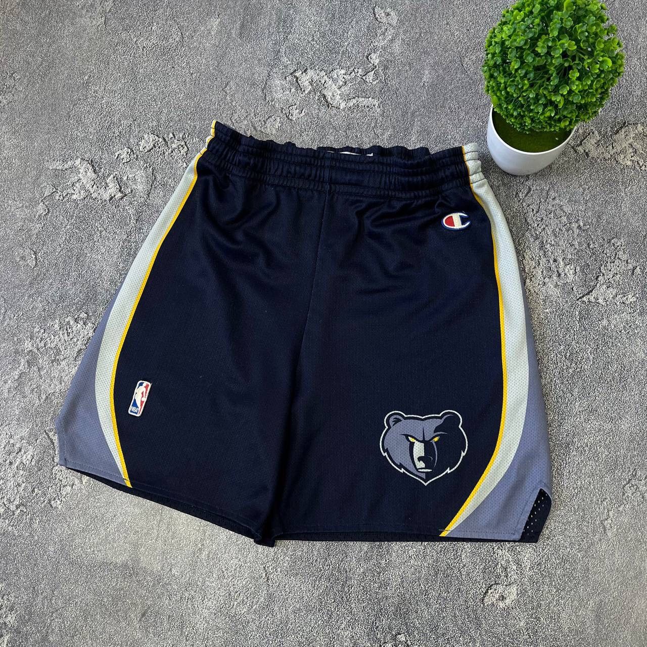 Champion Vintage Memphis Grizzlies basketball shorts champion NBA Size US 33 - 11 Thumbnail