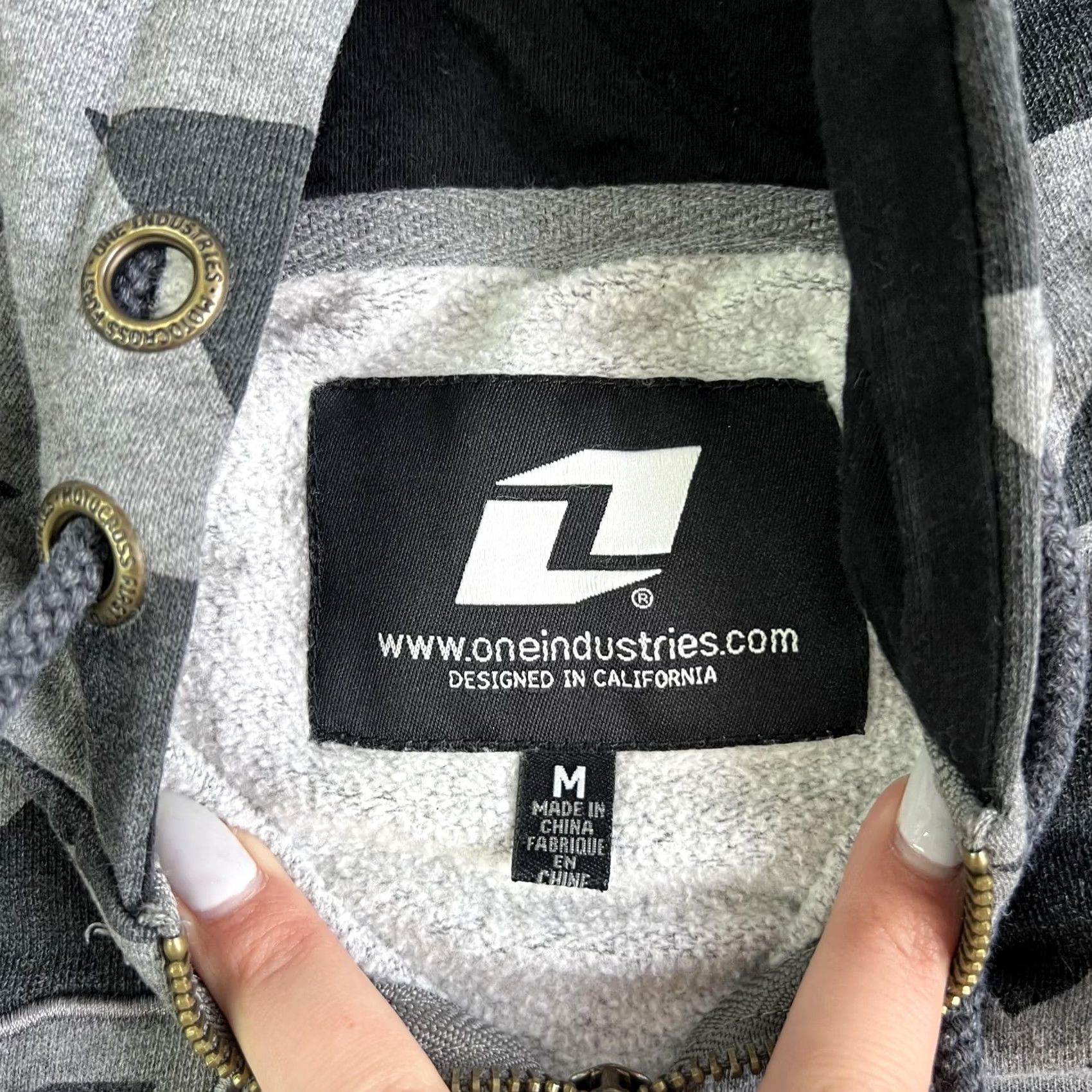 Industrie VINTAGE One Industries Shirt Mens M Gray Y2K Hoodie Full Zip Fleece Geometric Sweatshirt Moto Size US M / EU 48-50 / 2 - 4 Thumbnail