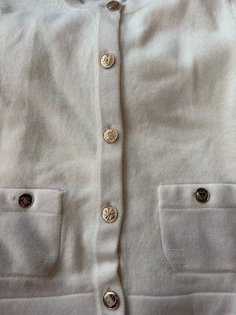 Chanel Chanel Multi-element button white knitted cardigan coat Size XS / US 0-2 / IT 36-38 - 4 Thumbnail