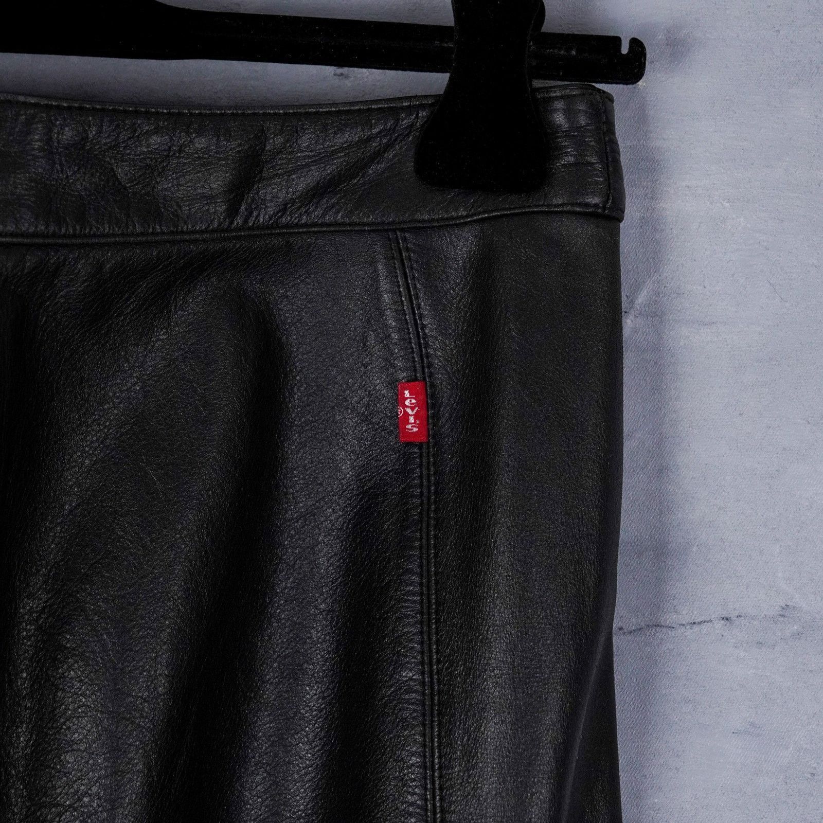 Levi's Vintage levi’s women's black leather flared trousers pants Size 28" / US 6 / IT 42 - 6 Thumbnail