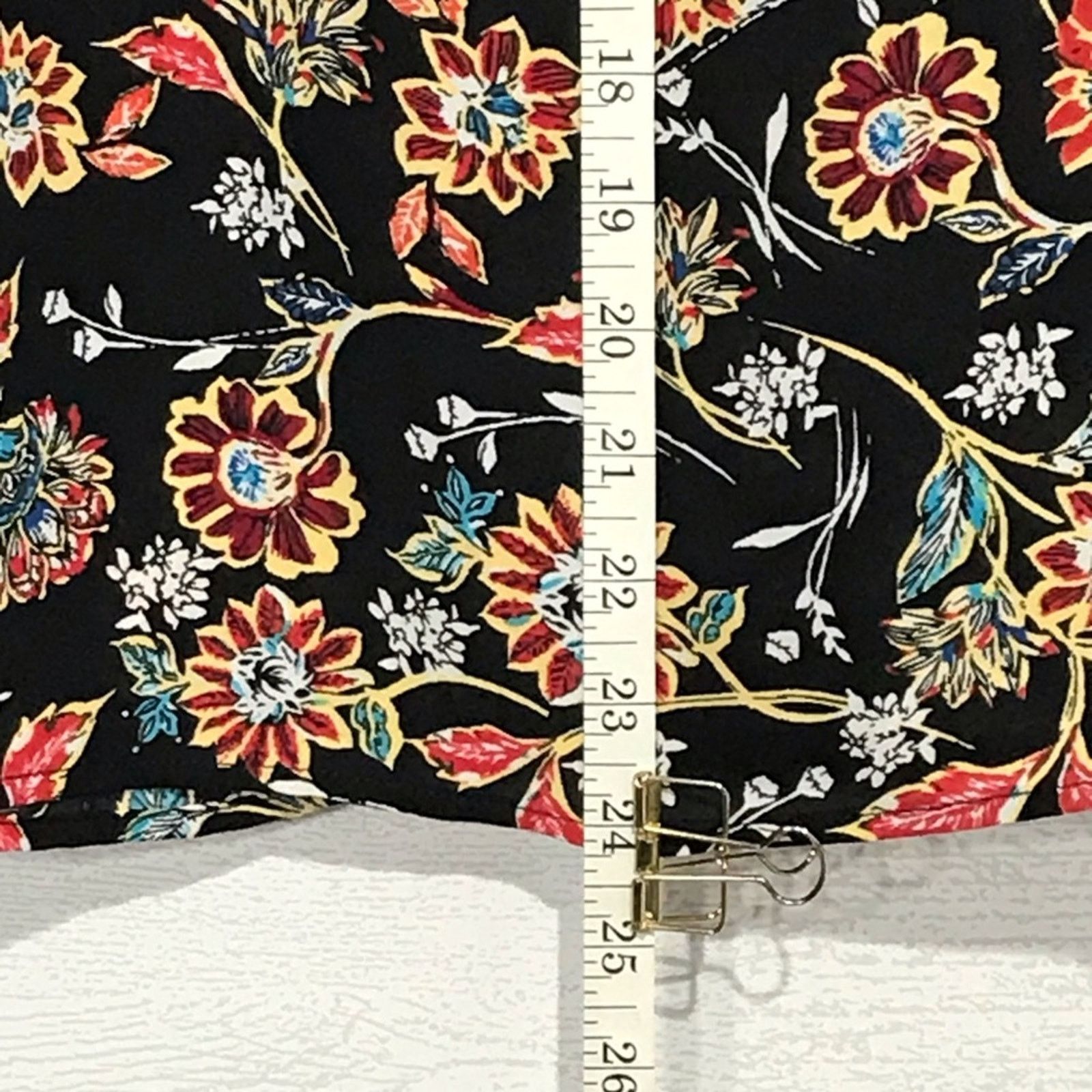 Laundry by Shelli Segal Laundry Shelli Segal Black Floral Wrap Top S NWT Size S / US 4 / IT 40 - 6 Thumbnail