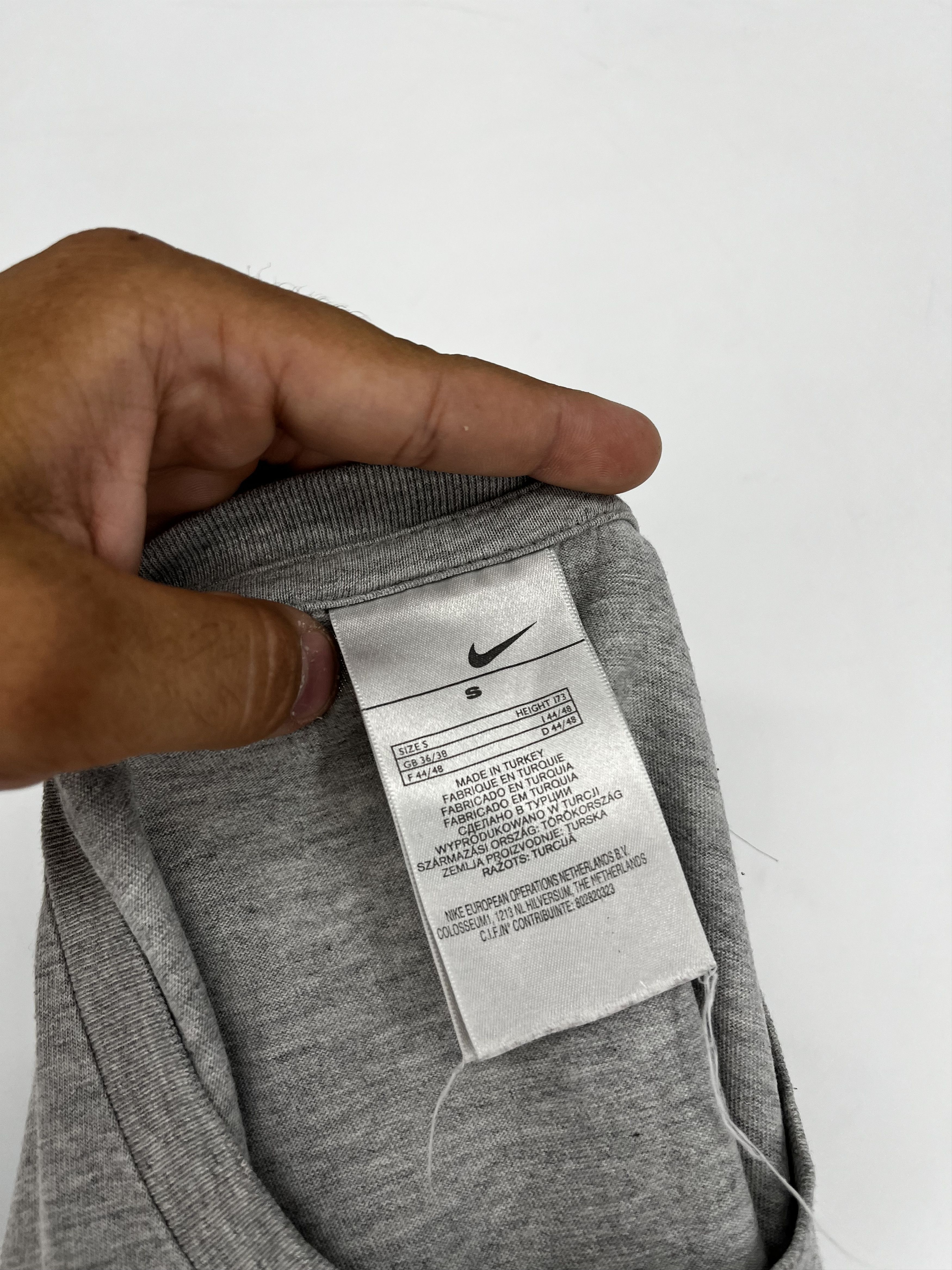 Other Vintage Y2K Nike Center Swoosh Logo T-Shirt Size S Size US S / EU 44-46 / 1 - 13 Thumbnail