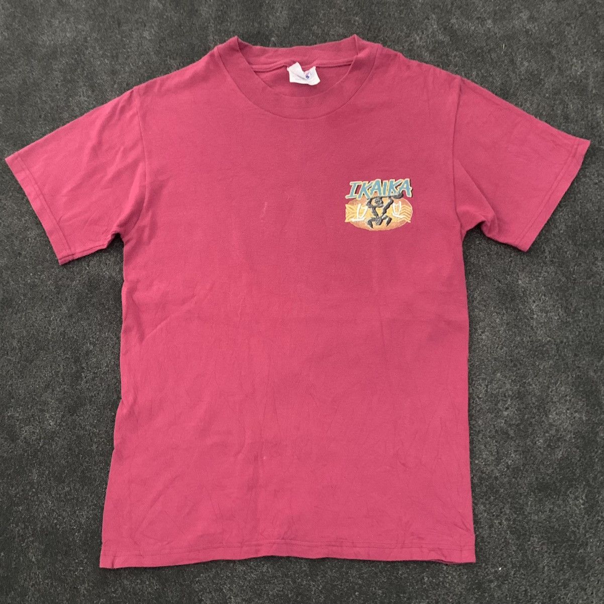Vintage Vintage 90s Hanes Beefy-T Ikaika Hawaiian T-Shirt Size US S / EU 44-46 / 1 - 1 Thumbnail