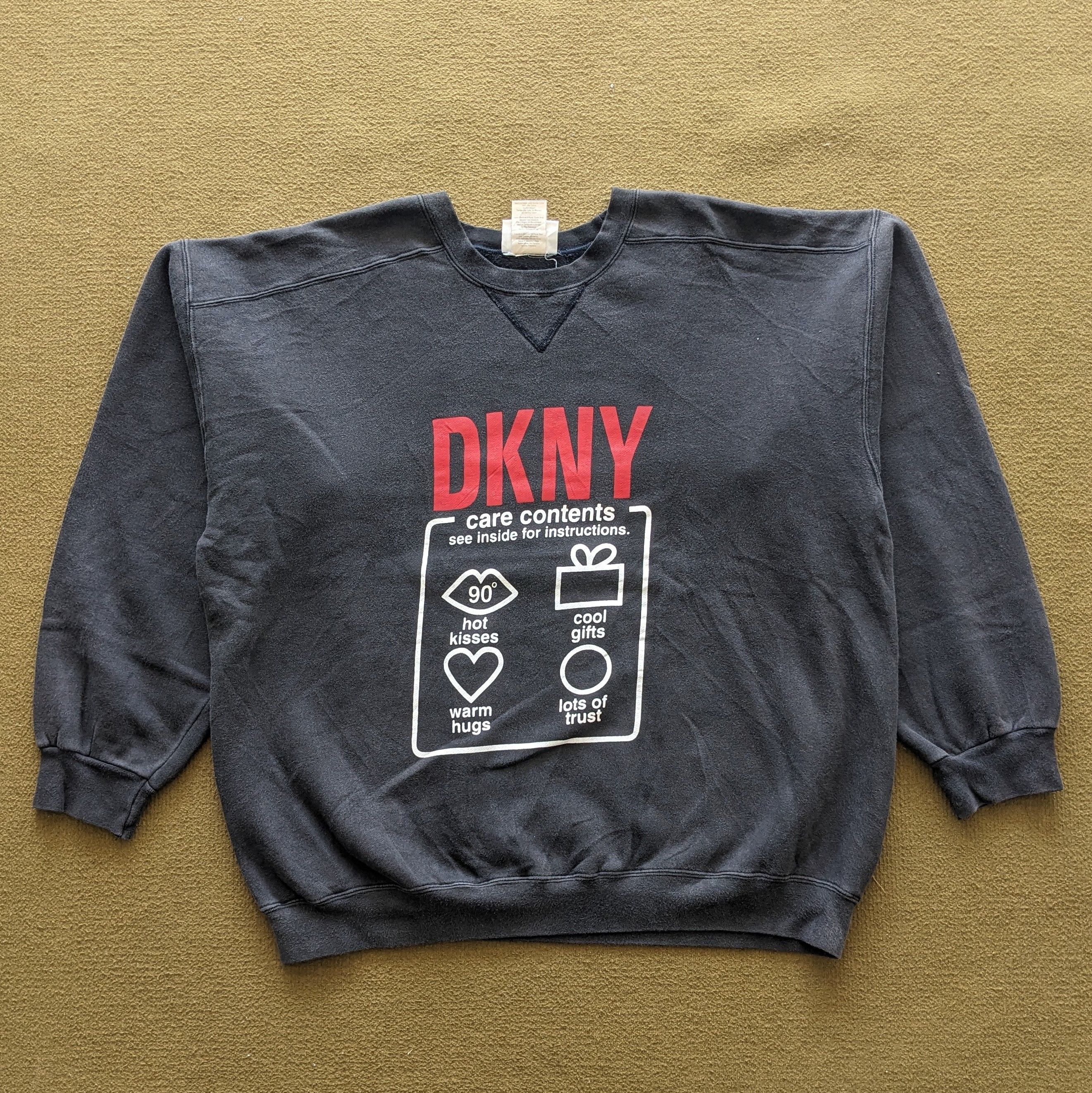 Vintage Vintage DKNY New York Skateboard Sweatshirt Size US L / EU 52-54 / 3 - 1 Thumbnail