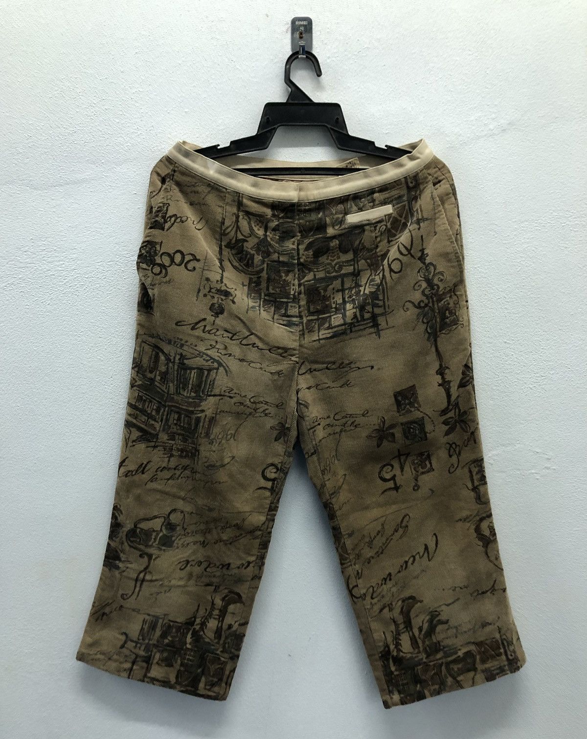Japanese Brand Vintage Beige Graphic Print Cropped Pants Size 30" / US 8 / IT 44 - 1 Thumbnail