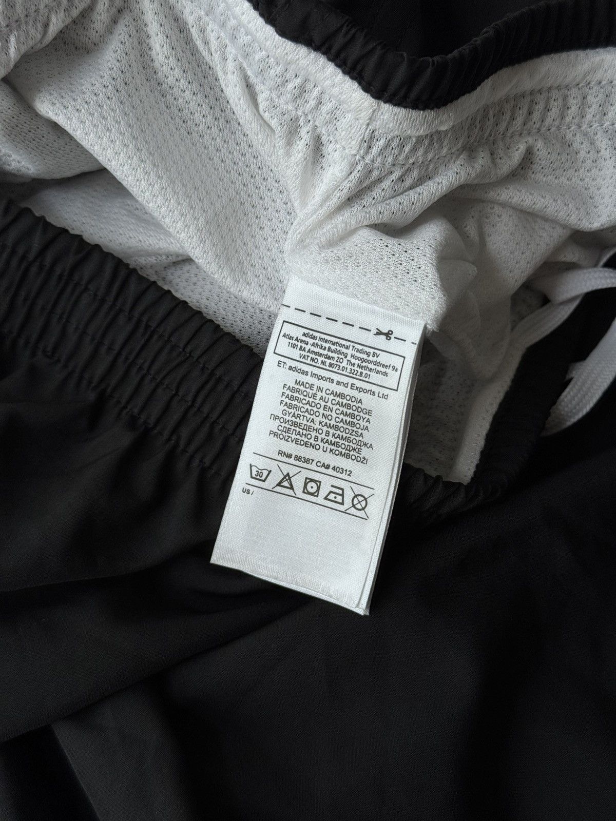 Adidas × Vintage Vintage Adidas shorts streetwear y2k style casual Size US 32 / EU 48 - 10 Thumbnail