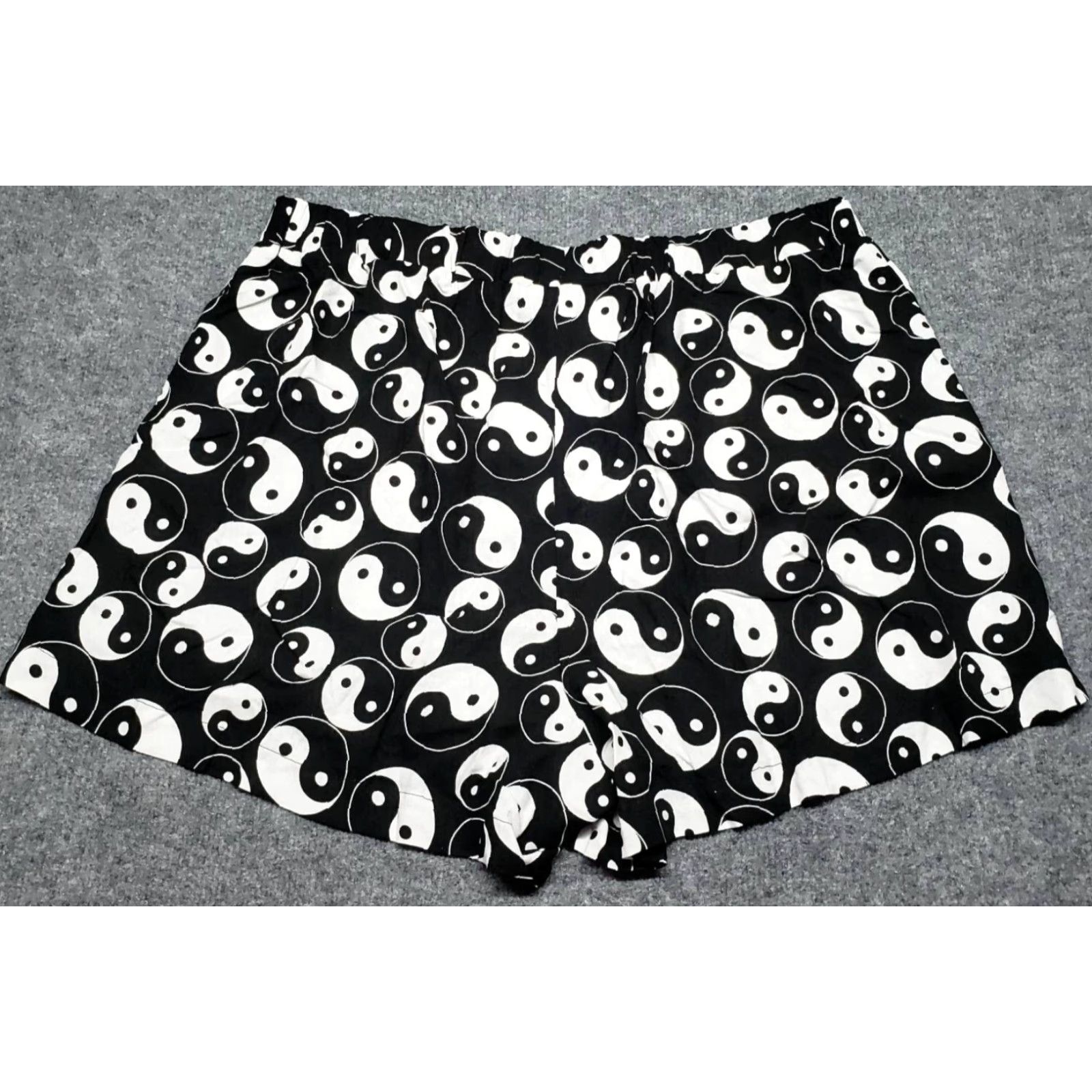 Vintage Rue21 Shorts Womens Plus 2X Black Yin Yang High Rise Linen Rayon Comfort Elastic Waist New Size 40" / US 18 - 4 Thumbnail