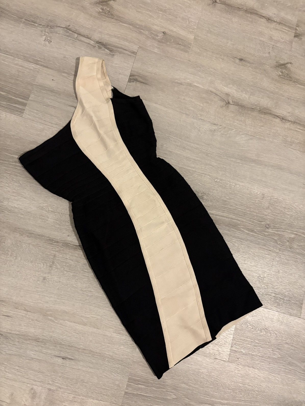 Herve Leger Herve Leger Bandage Dress Size XS / US 0-2 / IT 36-38 - 2 Thumbnail