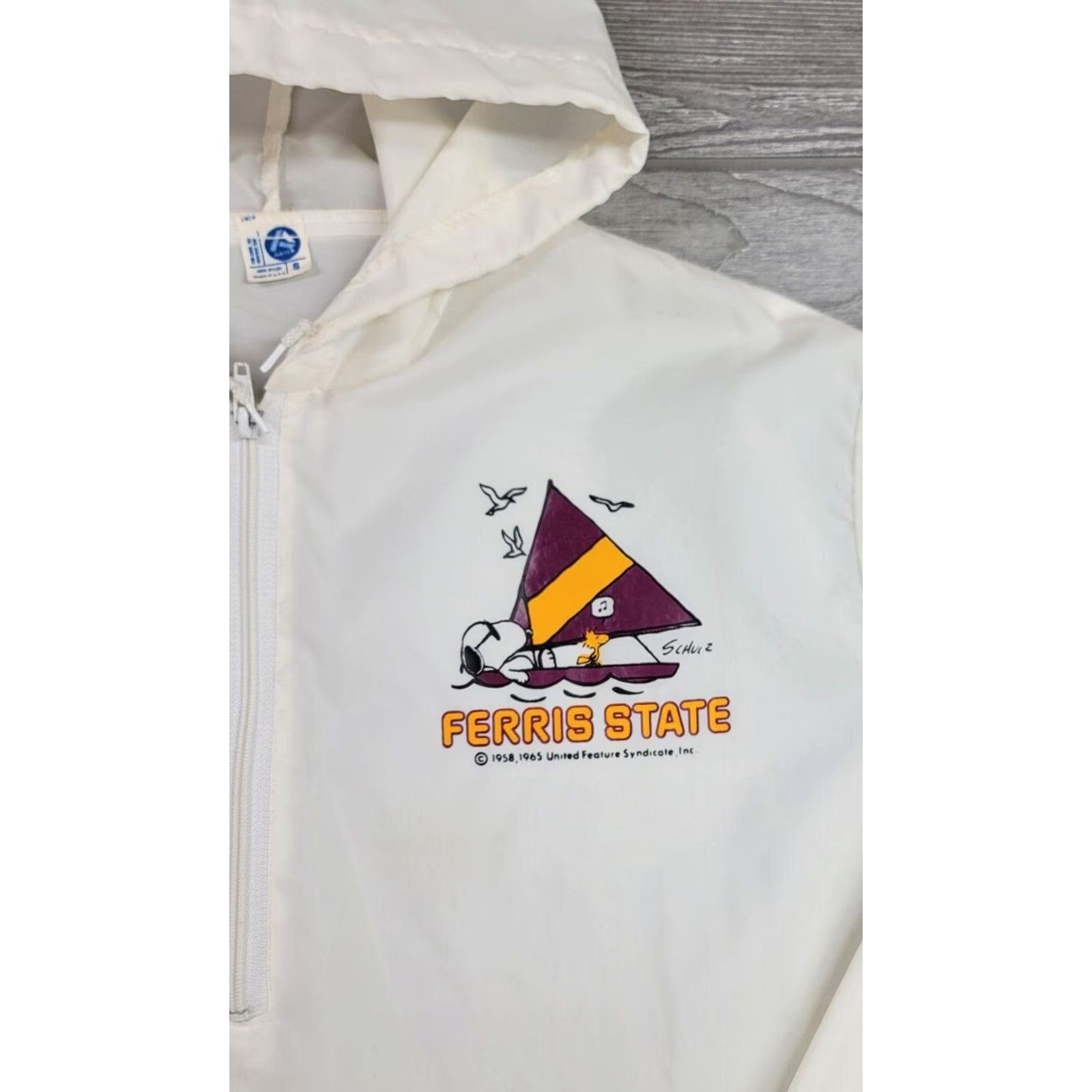 Vintage VINTAGE Artex Snoopy 1/2 Zip Hooded Windbreaker Shirt Mens S White 70s Ferris State University Rare Size US S / EU 44-46 / 1 - 3 Thumbnail