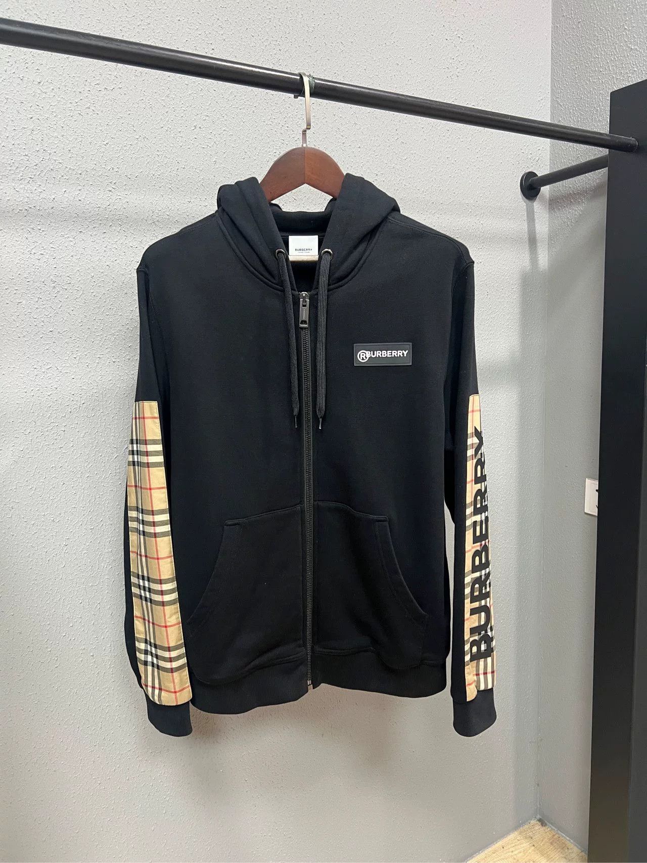 Burberry Burberry Arm Check Panel Zip Hoodie Size US S / EU 44-46 / 1 - 1 Thumbnail