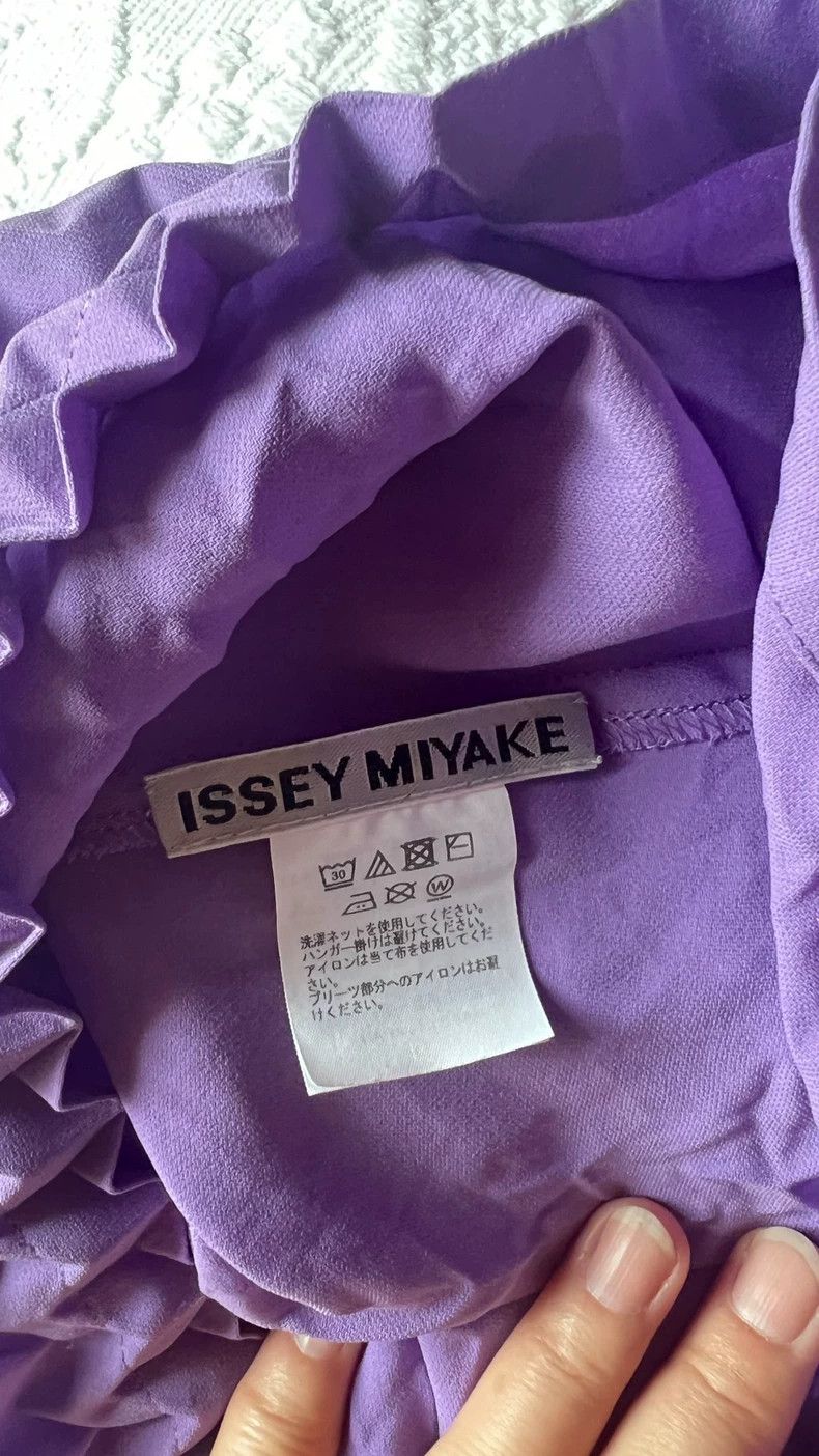 Issey Miyake Issey Miyake Purple small fish-shaped short-sleeved shirt Size XS / US 0-2 / IT 36-38 - 2 Thumbnail