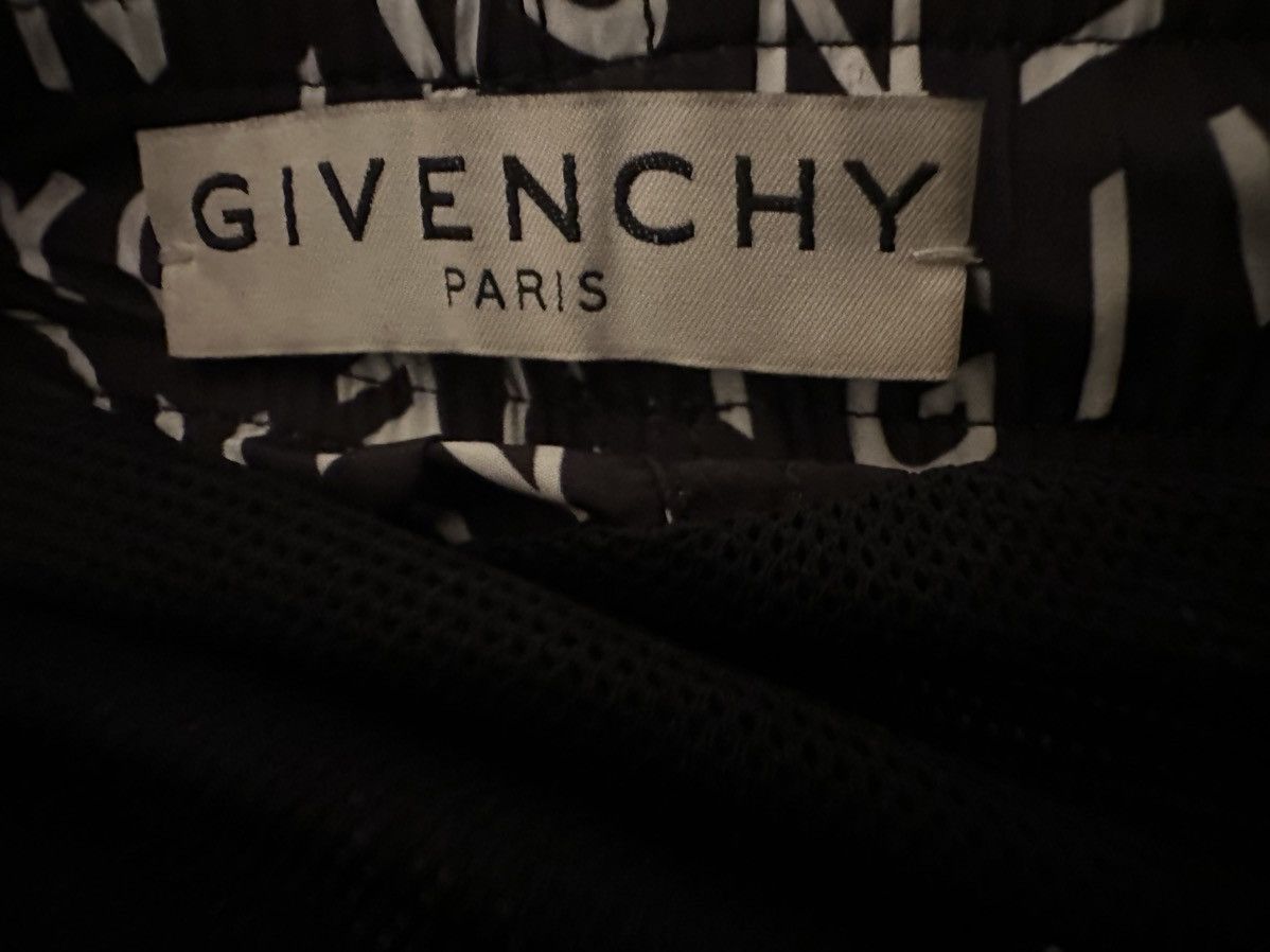 Givenchy Givenchy Refrated All Over Logo (Short) Swim Short Size US 36 / EU 52 - 3 Thumbnail