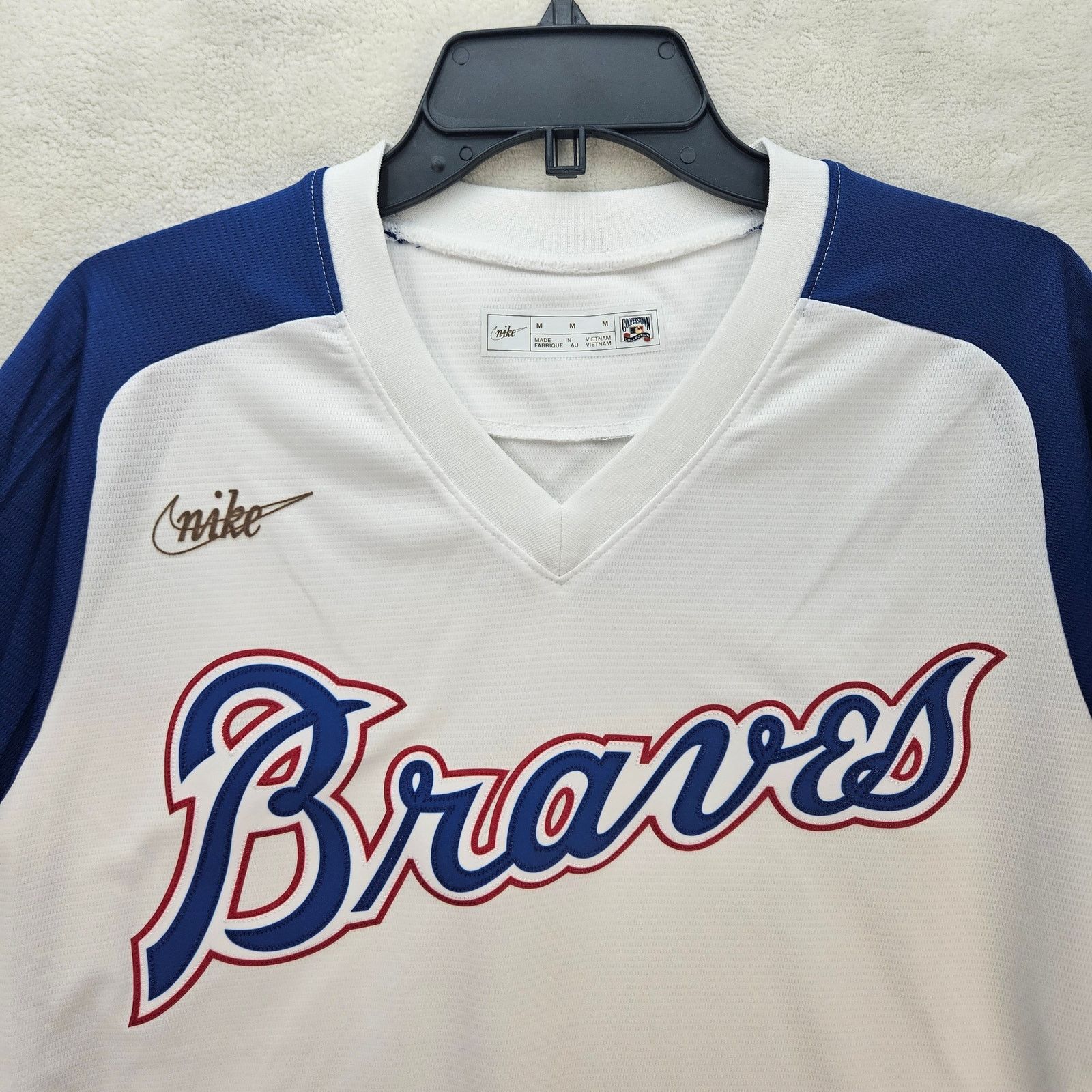 Nike NIKE x ATLANTA BRAVES MEN'S MEDIUM BASEBALL JERSEY WHITE BLU Size US M / EU 48-50 / 2 - 2 Thumbnail
