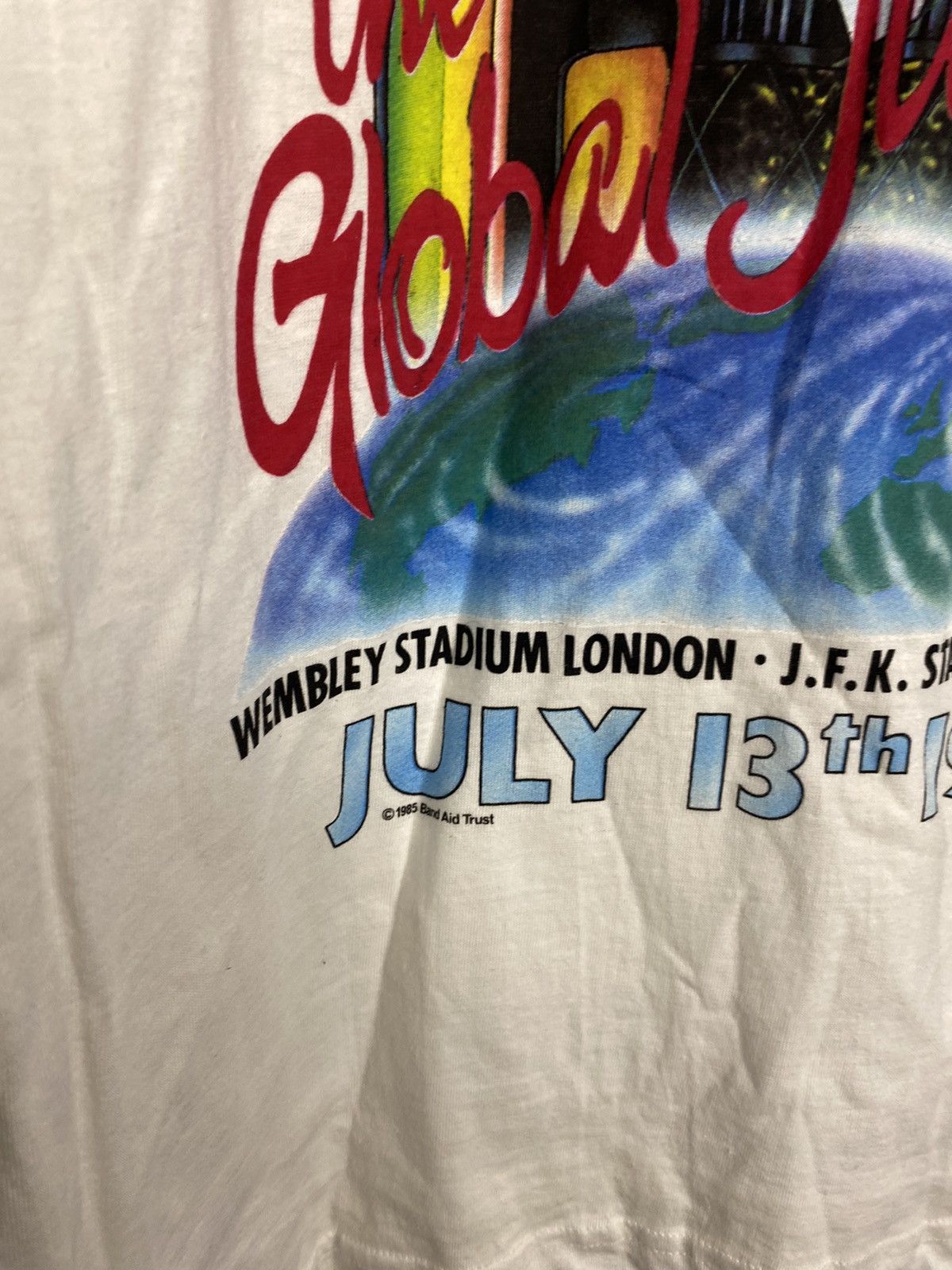 Band Tees MENS Live Air The Global Jukebox 1985 Vintage Rare Band Tee Size US L / EU 52-54 / 3 - 3 Thumbnail