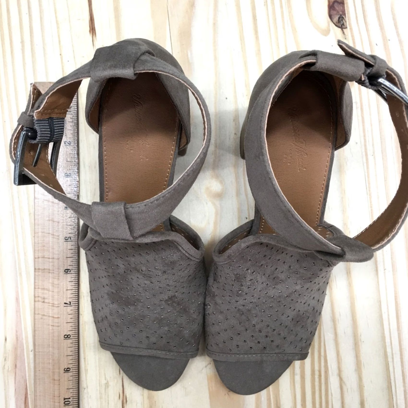 Vintage Universal Thread Sandals Womens 8.5 Hannah Ankle Straps Beige Heels Buckle NEW Size US 9 / IT 39 - 5 Thumbnail