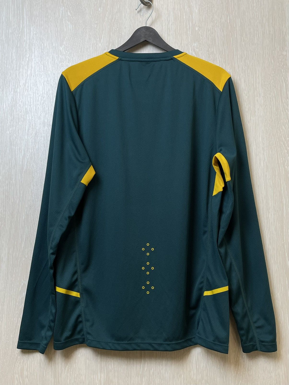 Vintage Vintage Castore FC Wolverhampton Longsleeve Jersey Shirt Size US M / EU 48-50 / 2 - 7 Thumbnail