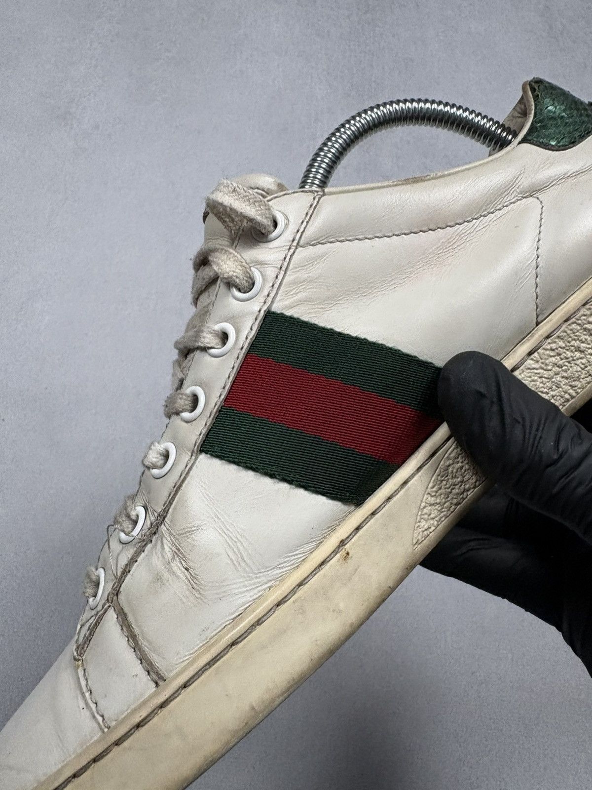 Gucci Gucci Ace Bee Leather Sneaker Embroidered Distressed Vintage Size US 7.5 / IT 37.5 - 17 Thumbnail