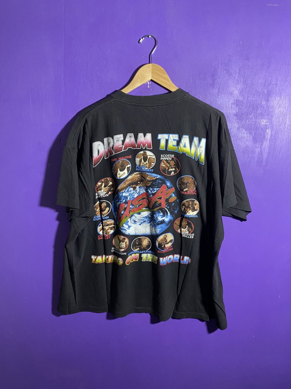 NBA × Rap Tees × Vintage Vintage 90s USA dream team takin on the world rap tee Size US XXL / EU 58 / 5 - 2 Thumbnail