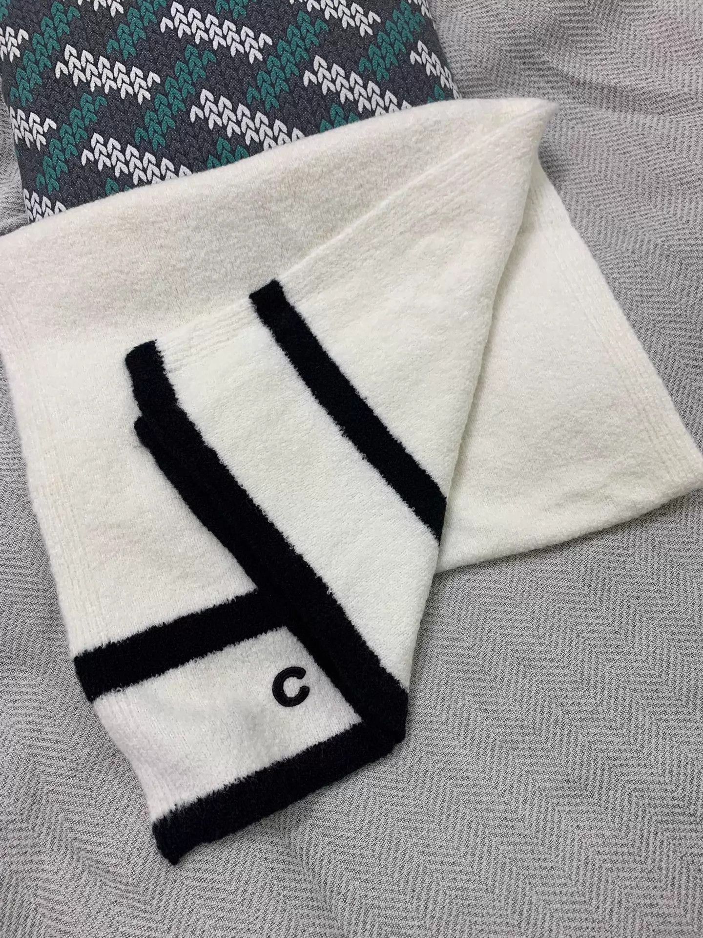 Chanel Chanel Women's Black & White Logo Cashmere Scarf Size ONE SIZE - 3 Thumbnail