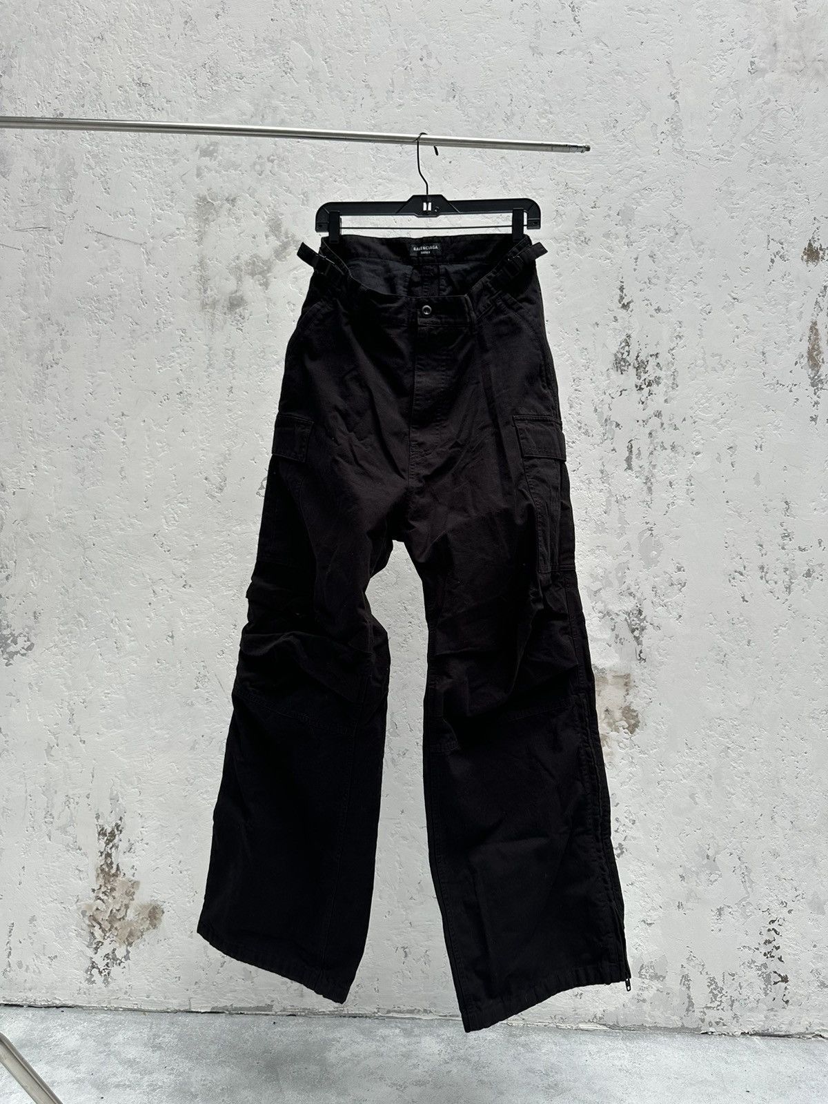 Balenciaga BALENCIAGA FW23 FLARED CARGO PANTS Size US 34 / EU 50 - 3 Thumbnail