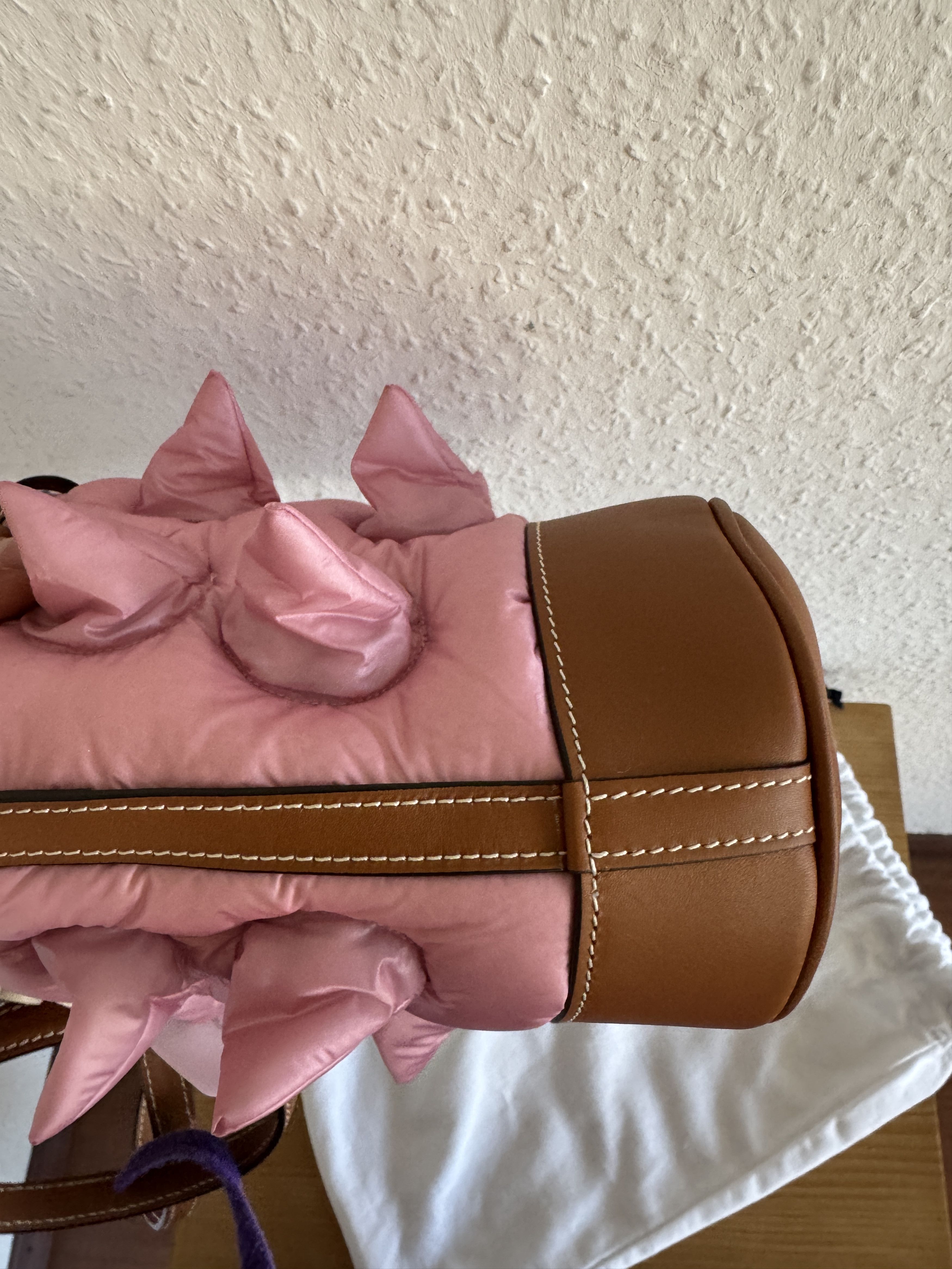 JW Anderson × Moncler Spike Critter Padded Bucket Bag Pink Size ONE SIZE - 7 Thumbnail