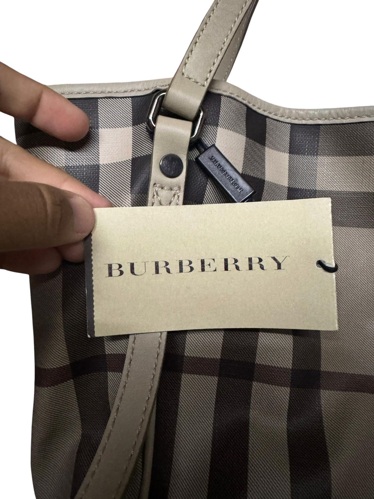 Burberry Burberry Smoke Grey Haymarket Novacheck Tote Bag Size ONE SIZE - 8 Thumbnail