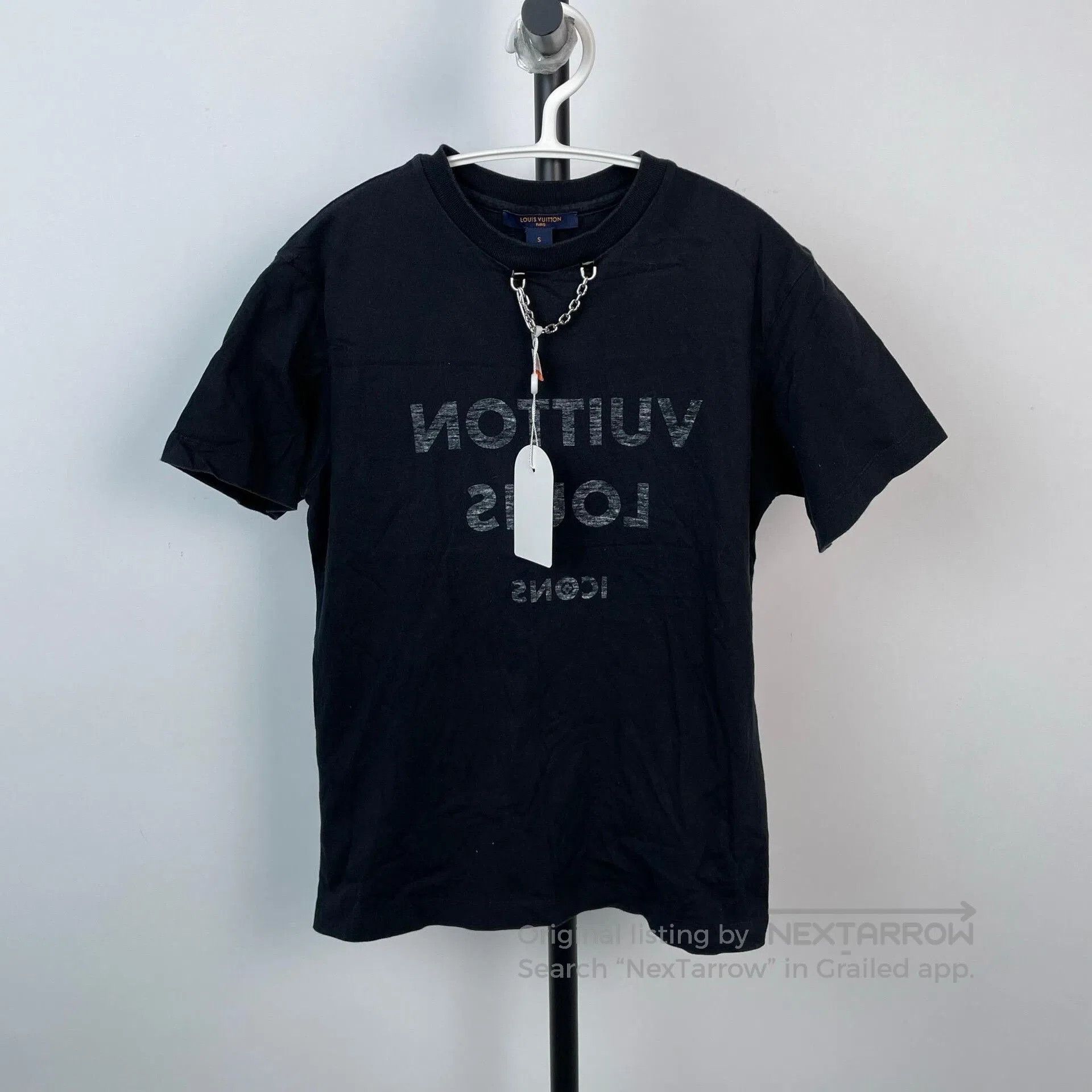 Louis Vuitton Black Chain Logo T.