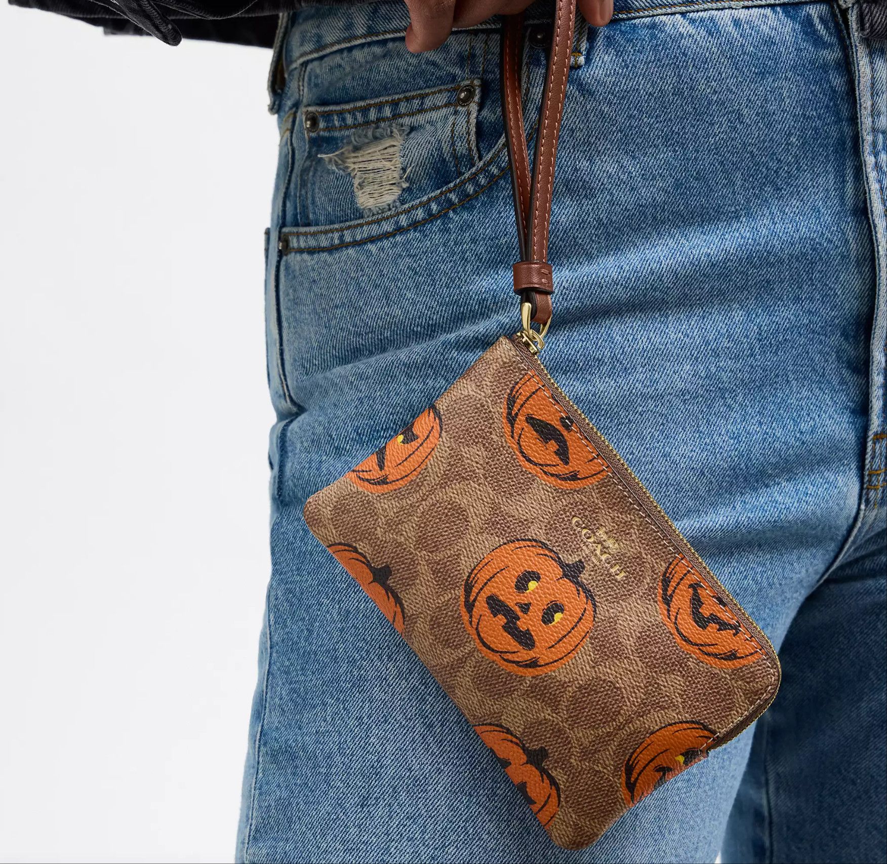 Coach Corner Zip Wristlet In Signature Canvas With Halloween Print Size ONE SIZE - 8 Thumbnail