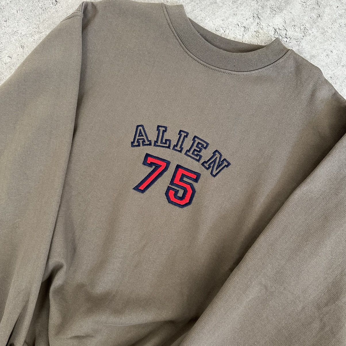 Alien Workshop × Vintage Alien ’75 Y2K Crewneck Sweatshirt Brown Size US M / EU 48-50 / 2 - 3 Thumbnail