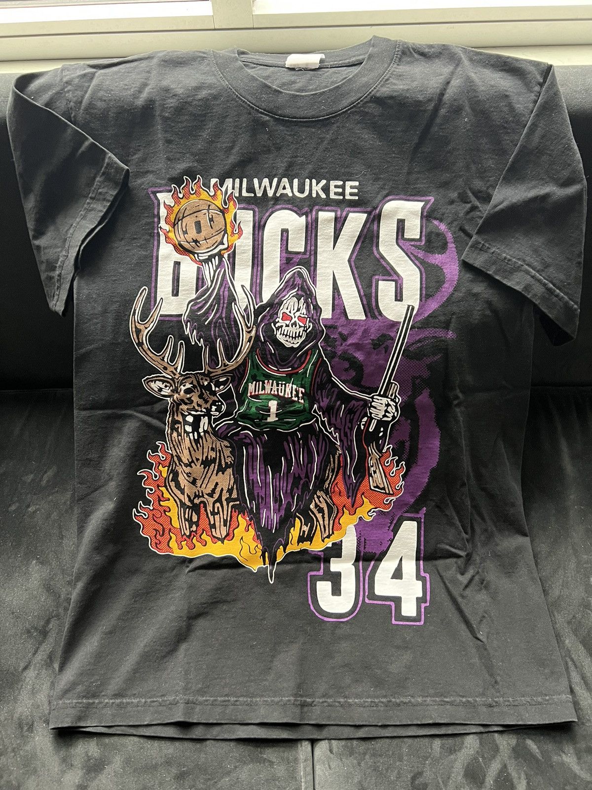 Warren Lotas Warren Lotas x Milwaukee Bucks OG T-Shirt (Black) Size US M / EU 48-50 / 2 - 2 Thumbnail