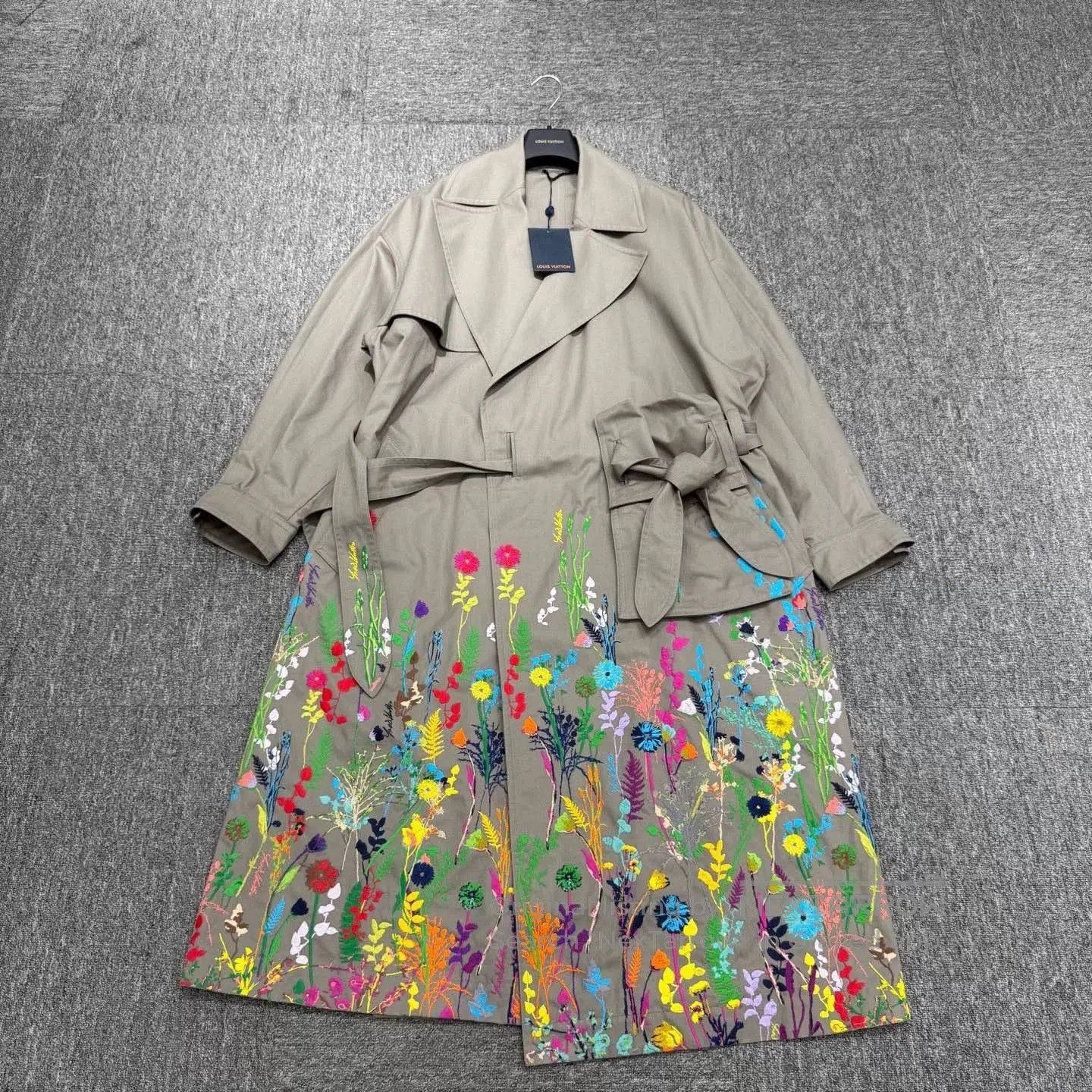Louis Vuitton louis vuitton floral embroidered coat. Size XL / US 12-14 / IT 48-50 - 1 Thumbnail