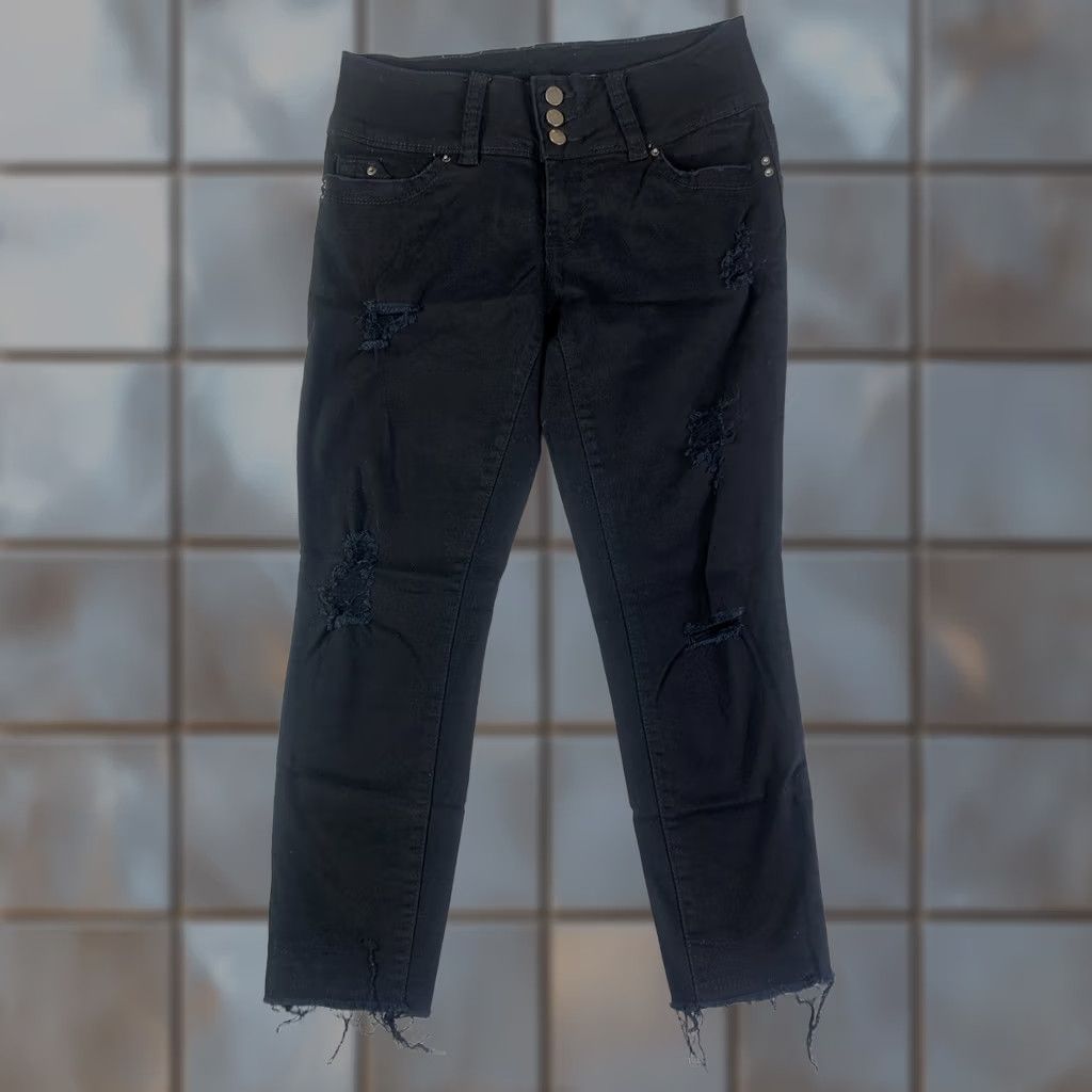 Vintage Womens YMI Jeans Capri WannaBettaButt Black Stretch Size 5 Size 26" / US 2 / IT 38 - 1 Thumbnail