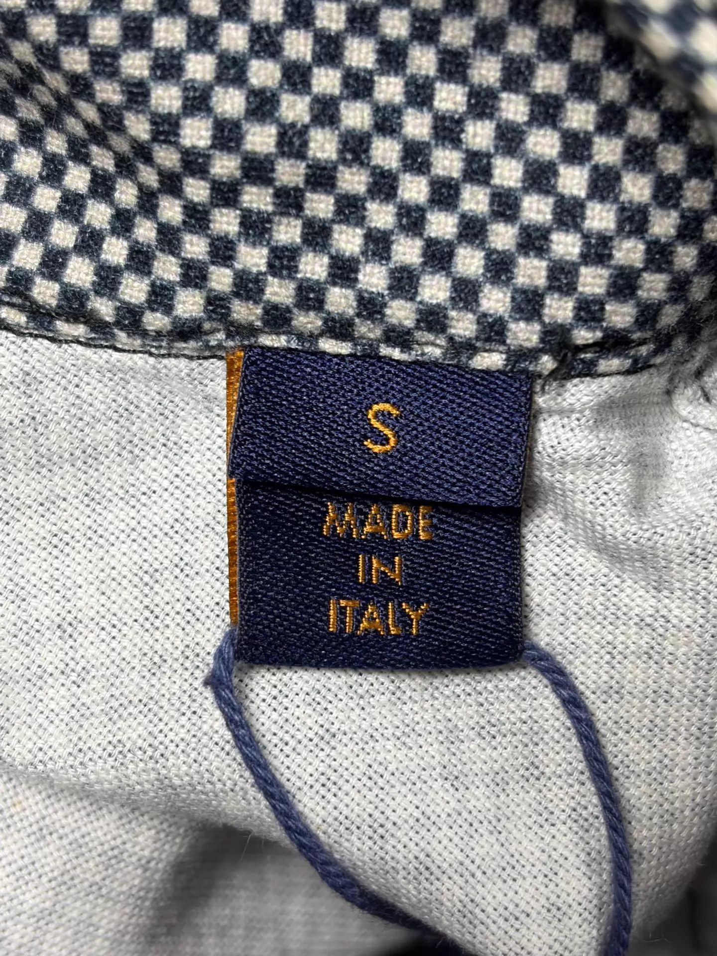 Louis Vuitton Louis Vuitton long-sleeve shirt S size Italian made Size US S / EU 44-46 / 1 - 5 Thumbnail